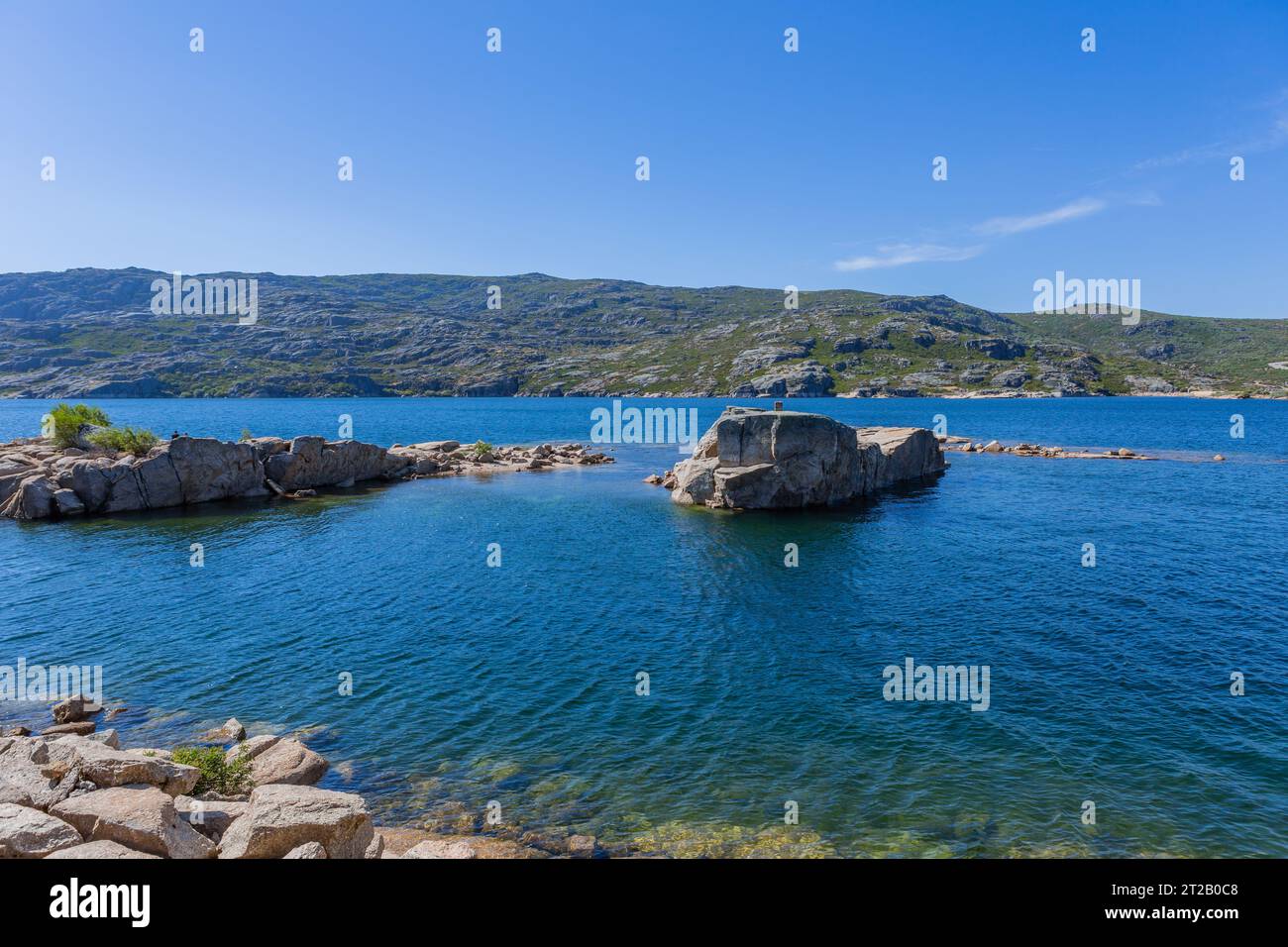 Lagoa Comprida (langer See) ist der größte See des Naturparks Serra da Estrela in Portugal. Stockfoto