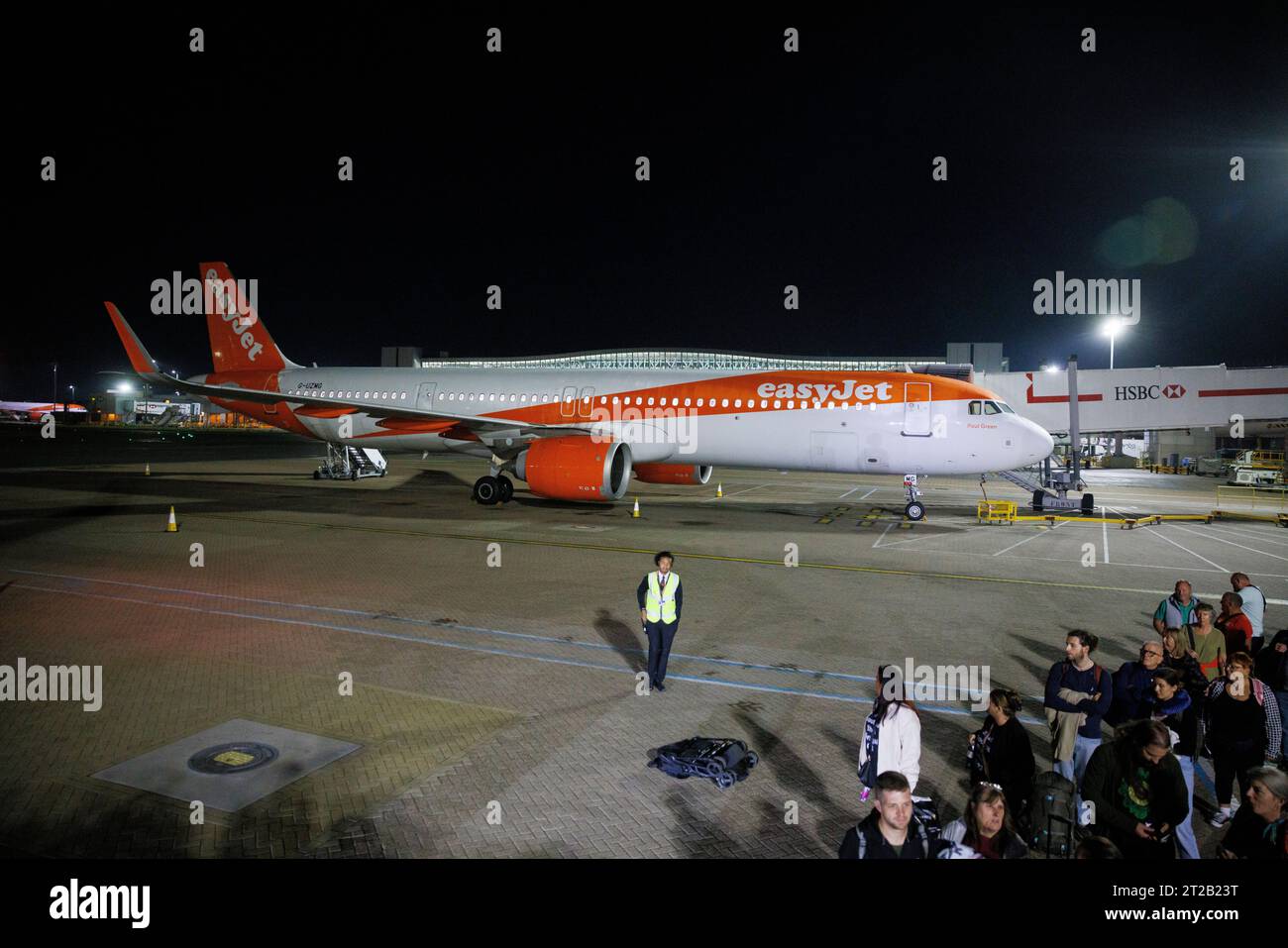 EasyJet Flugzeug, airbus a320, G-UZMG, Airbus A321-251NX, am Gatwick North Terminal, Flughafen London Gatwick, LGW, Crawley, West Sussex. Stockfoto