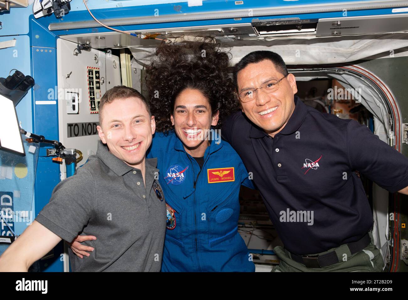 . Iss069e084754 (29. August 2023) --- von links sind die Flugingenieure der Expedition 69 Woody Hoburg, Jasmin Moghbeli und Frank Rubio, alle von der NASA, posieren für ein Porträt an Bord der Internationalen Raumstation. Die drei Astronauten wurden im Juni 2017 als Teil der 22. Gruppe von Astronauten der NASA ausgewählt, den Spitznamen „die Schildkröten“. Stockfoto