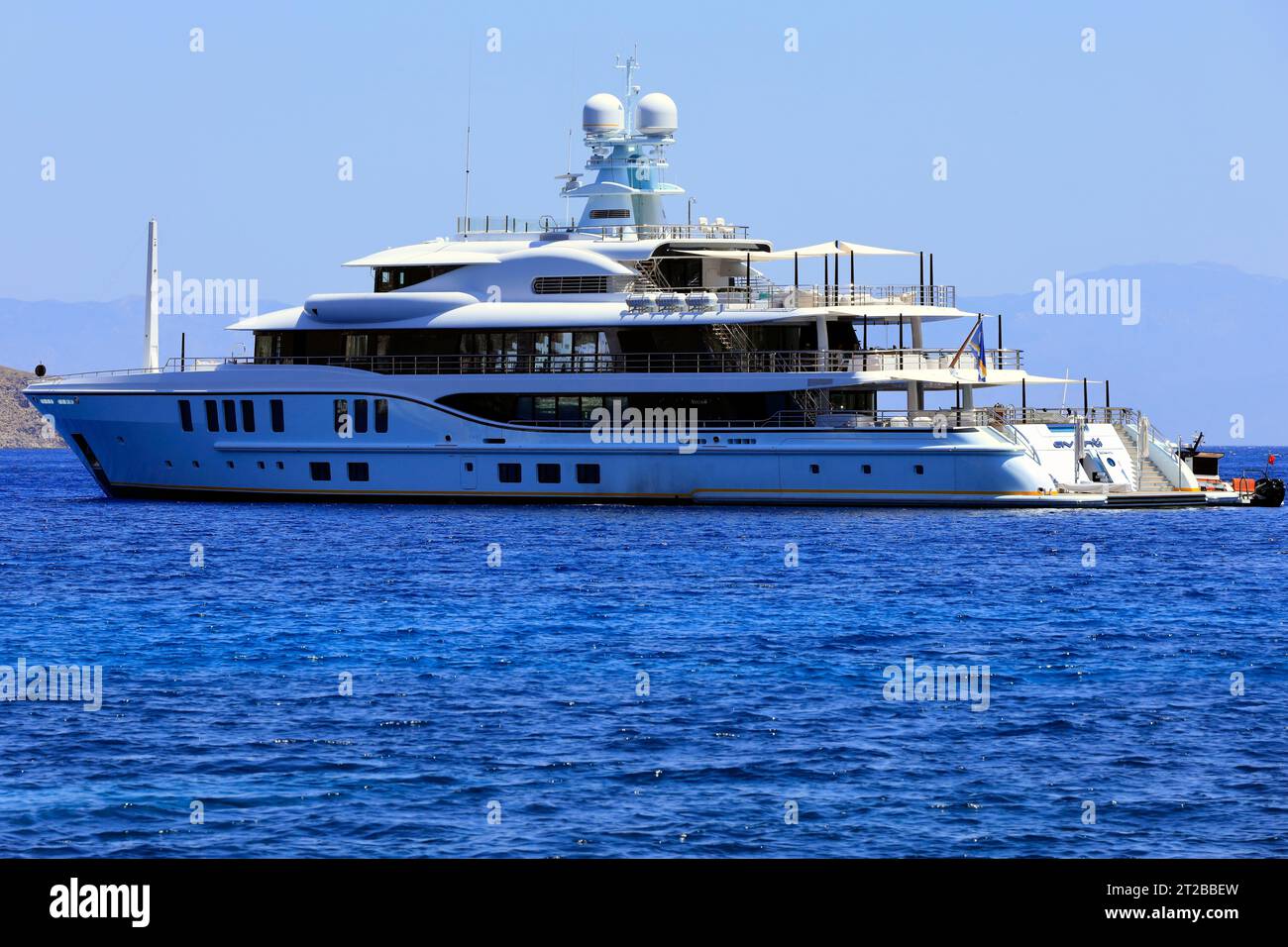 Die Avanti Superyacht in Livadia Bay, Tilos, Dodekanese Insel, Griechenland. Mai/Juni 2023 Stockfoto