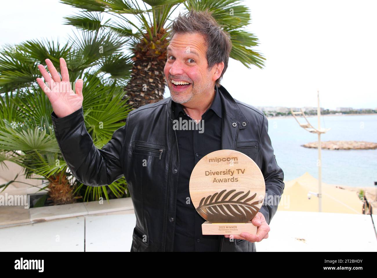 Cannes, Frankreich - 18. Oktober 2023: DIE GEWINNER DER MIPCOM CANNES DIVERSIFY TV AWARDS BEKANNT GEGEBEN, Sylvain Parent-Bedard, Präsident COMEDIHA Quebec, Mandoga Media Germany, MIPTV, RX MIPCOM/MIPJUNIOR Cannes - The World Greatest Gathering of TV & Entertainment Executives *** Cannes, Frankreich 18. Oktober 2023 MIPCOM CANNES DIVERSIFY TV AWARDS GEWINNER BEKANNT GEGEBEN, Sylvain Parent Bedard, President COMEDIHA Quebec, Mandoga Media Germany, MIPTV, RX MIPCOM MIPJUNIOR Cannes das weltgrößte Treffen von TV Entertainment Executives Credit: Imago/Alamy Live News Stockfoto