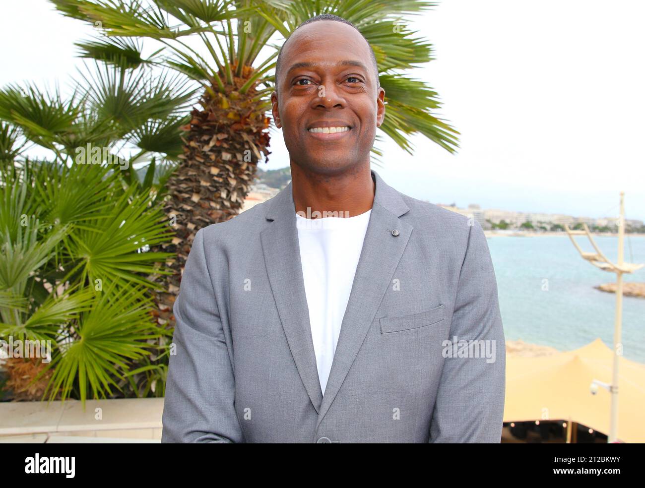 Cannes, Frankreich. Oktober 2023. Cannes, Frankreich - 18. Oktober 2023: MIPCOM CANNES DIVERSIFY TV AWARDS GEWINNER BEKANNT GEGEBEN mit Patrice Jecrois. Mandoga Media Deutschland, MIPTV, RX/dpa/Alamy Live News Stockfoto
