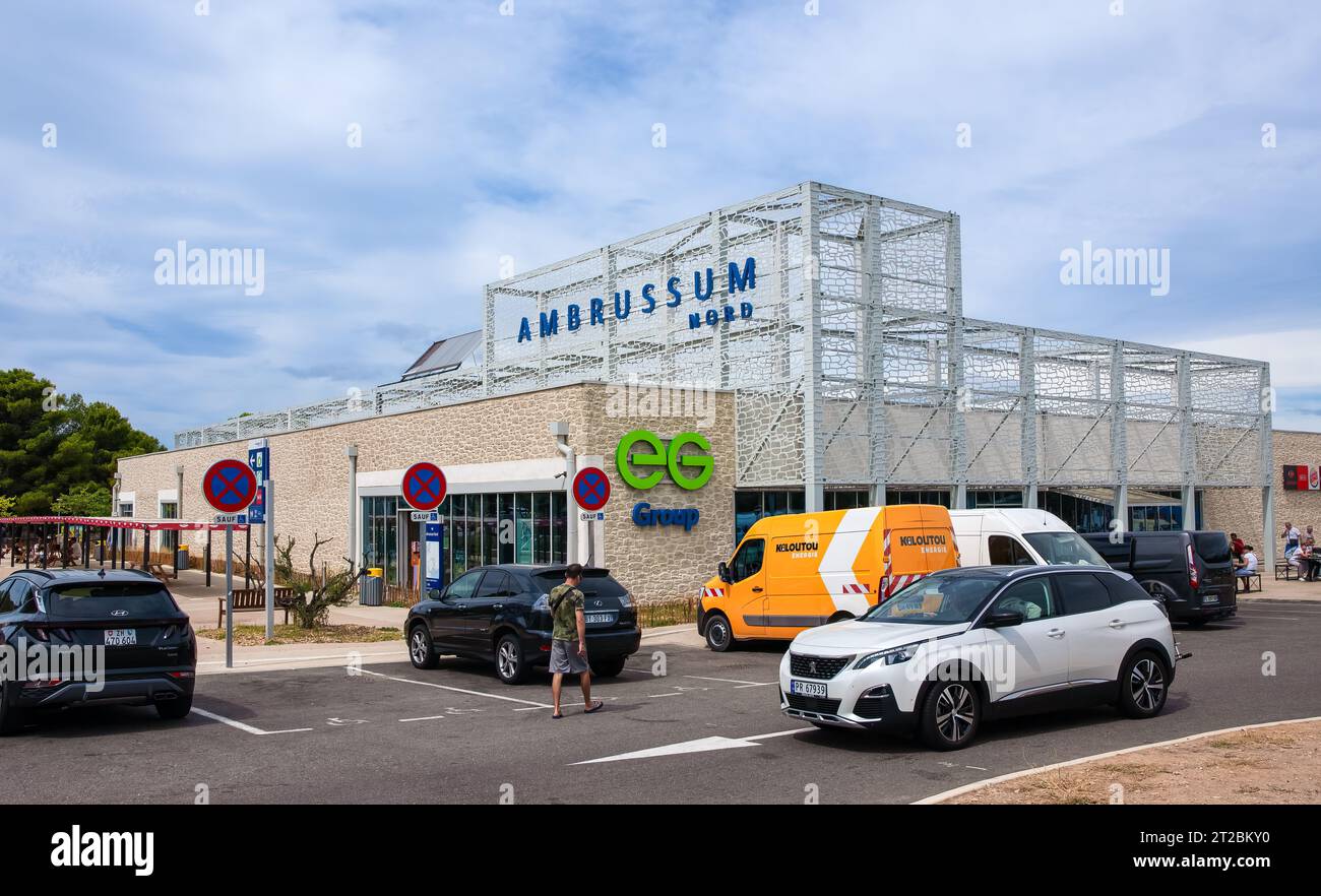 Villetelle, Frankreich - 31. Juli 2023: Servicegebiet Ambrussum Nord in Südfrankreich Stockfoto