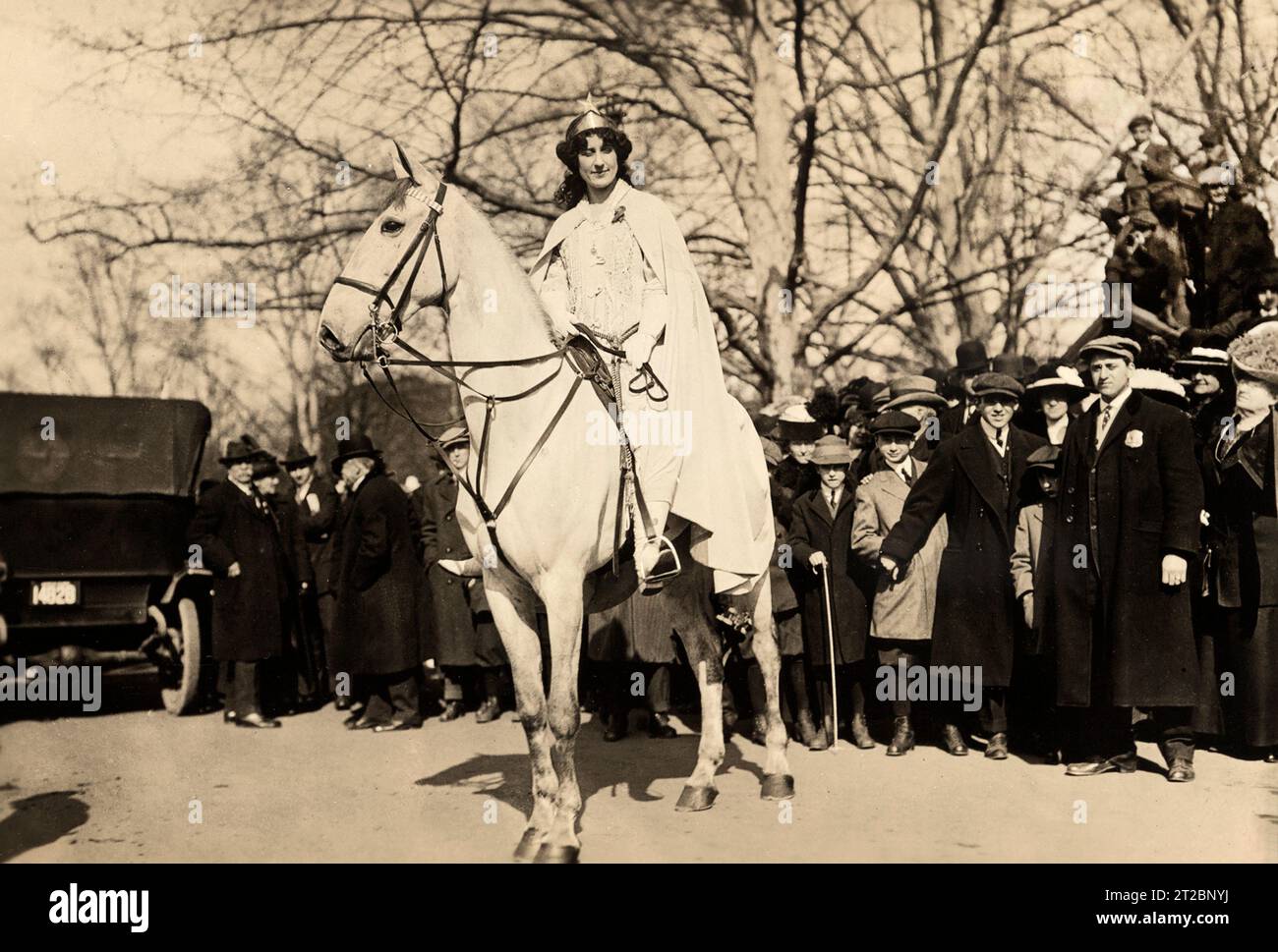 Inez Milholland Boissevain bereitet sich auf die Parade in Washington, D.C., USA vor, Harris & Ewing, 13. März, 1913 Stockfoto