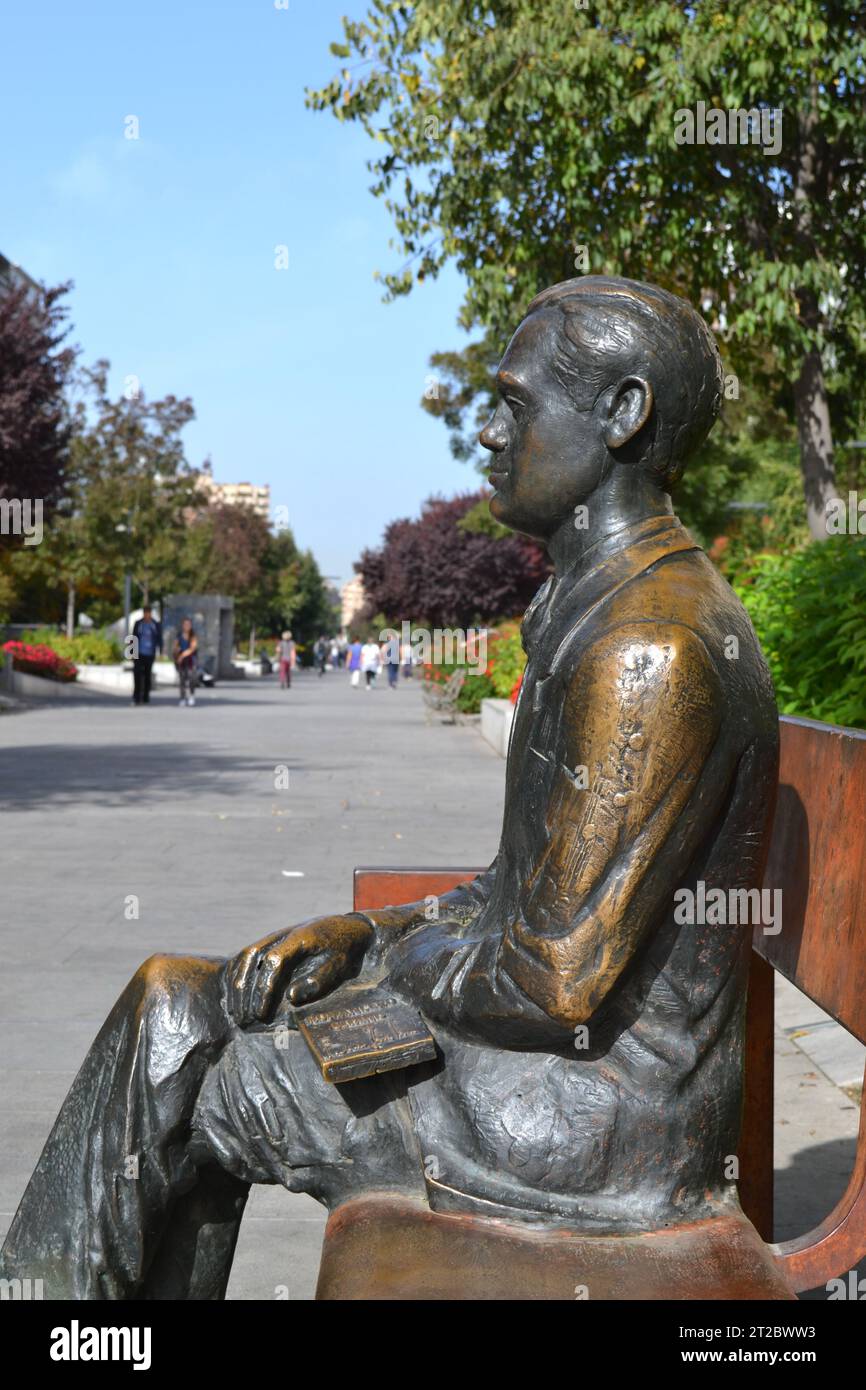 GRANADA, SPANIEN - 26. OKTOBER 2016: Statue des berühmten spanischen Dichters Federico Garcia Lorca in Granada Stockfoto