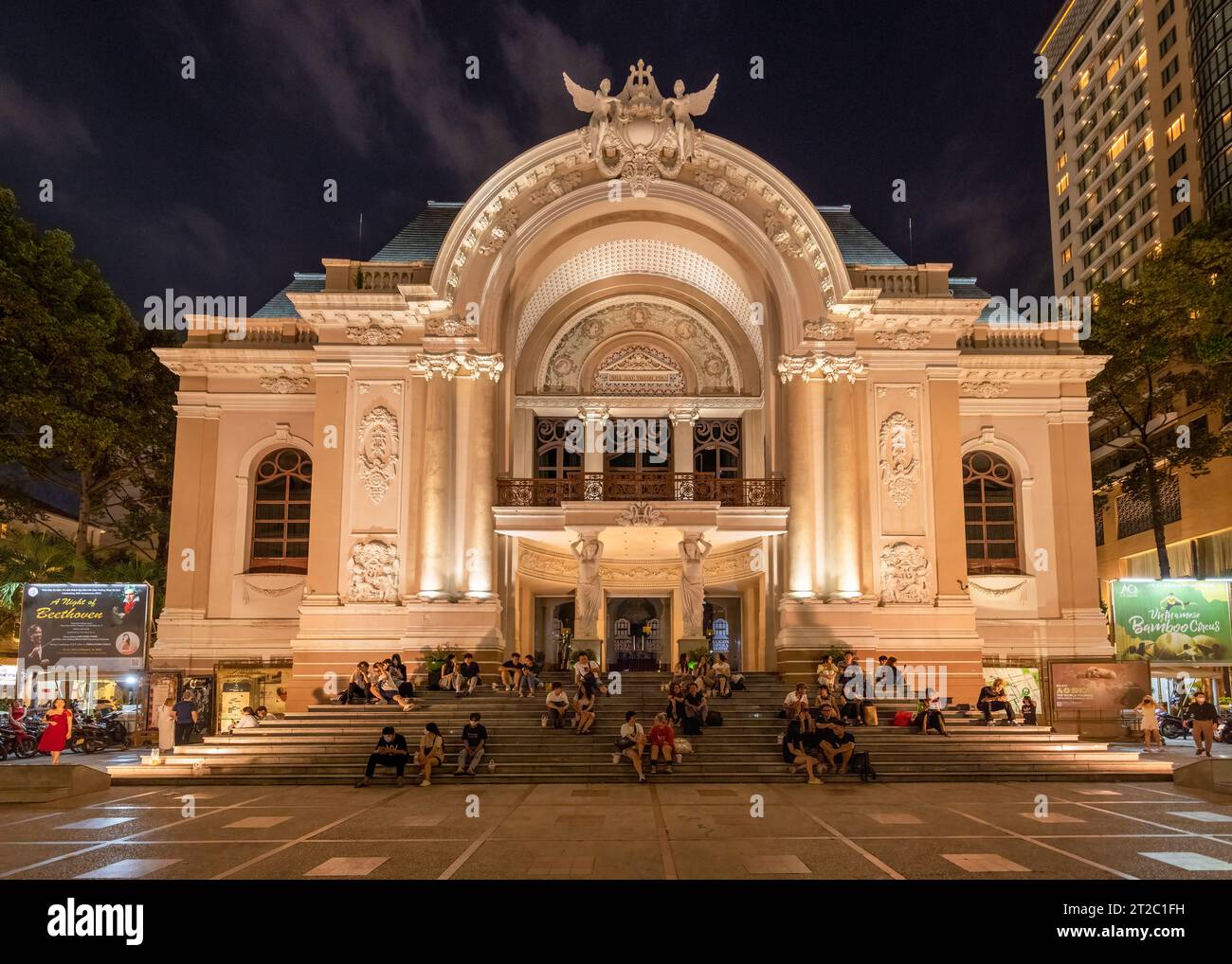Opernhaus bei Nacht, Saigon, Vietnam Stockfoto