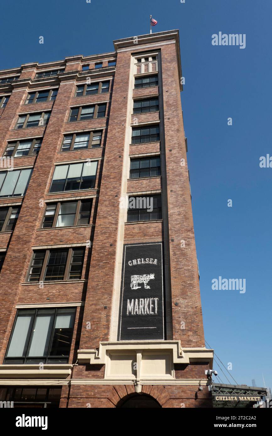Chelsea Market ist eine Gastronomie und ein Einkaufszentrum. Gelegen an der Ninth Avenue im historischen Viertel Gansevoort Market, 2023, New York City, USA. Stockfoto