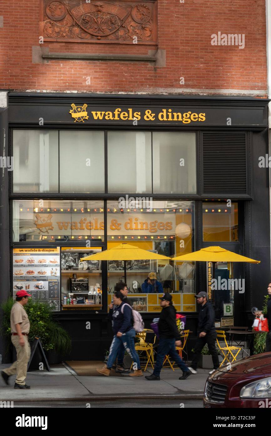 Wafels & Dinges ist ein Fast-Food-Restaurant an der W. 23rd Street, 2023, New York City, USA Stockfoto