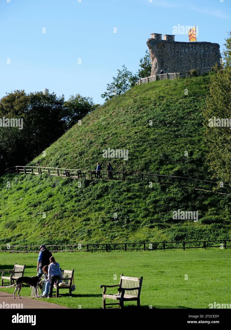 Clare Castle Ruine, Clare Castle Country Park, Stour Valley, Suffolk, England, Großbritannien Stockfoto
