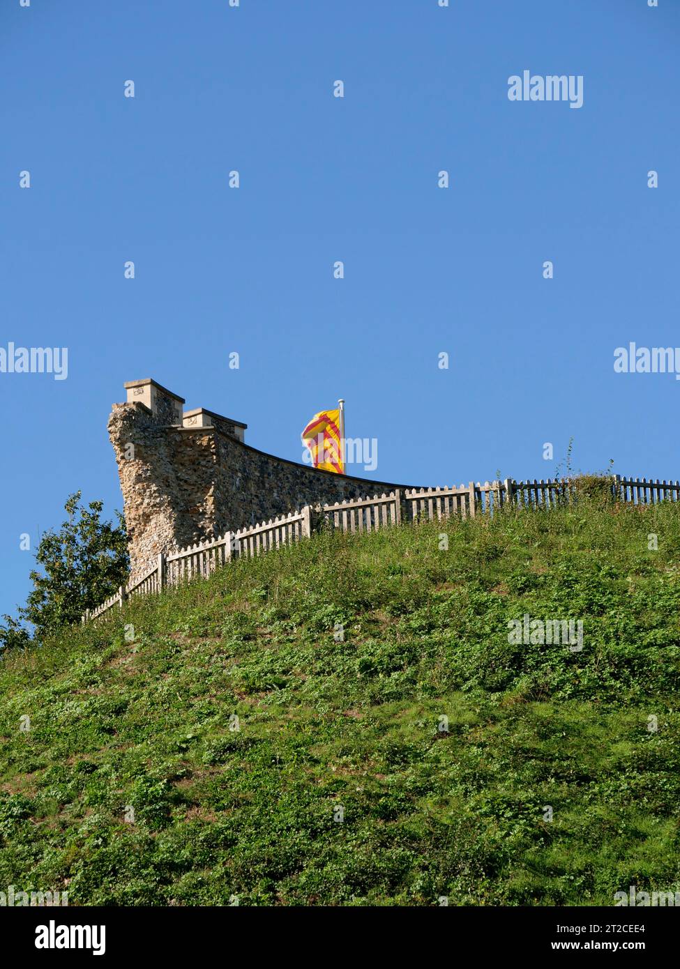 Clare Castle Ruine, Clare Castle Country Park, Stour Valley, Suffolk, England, Großbritannien Stockfoto