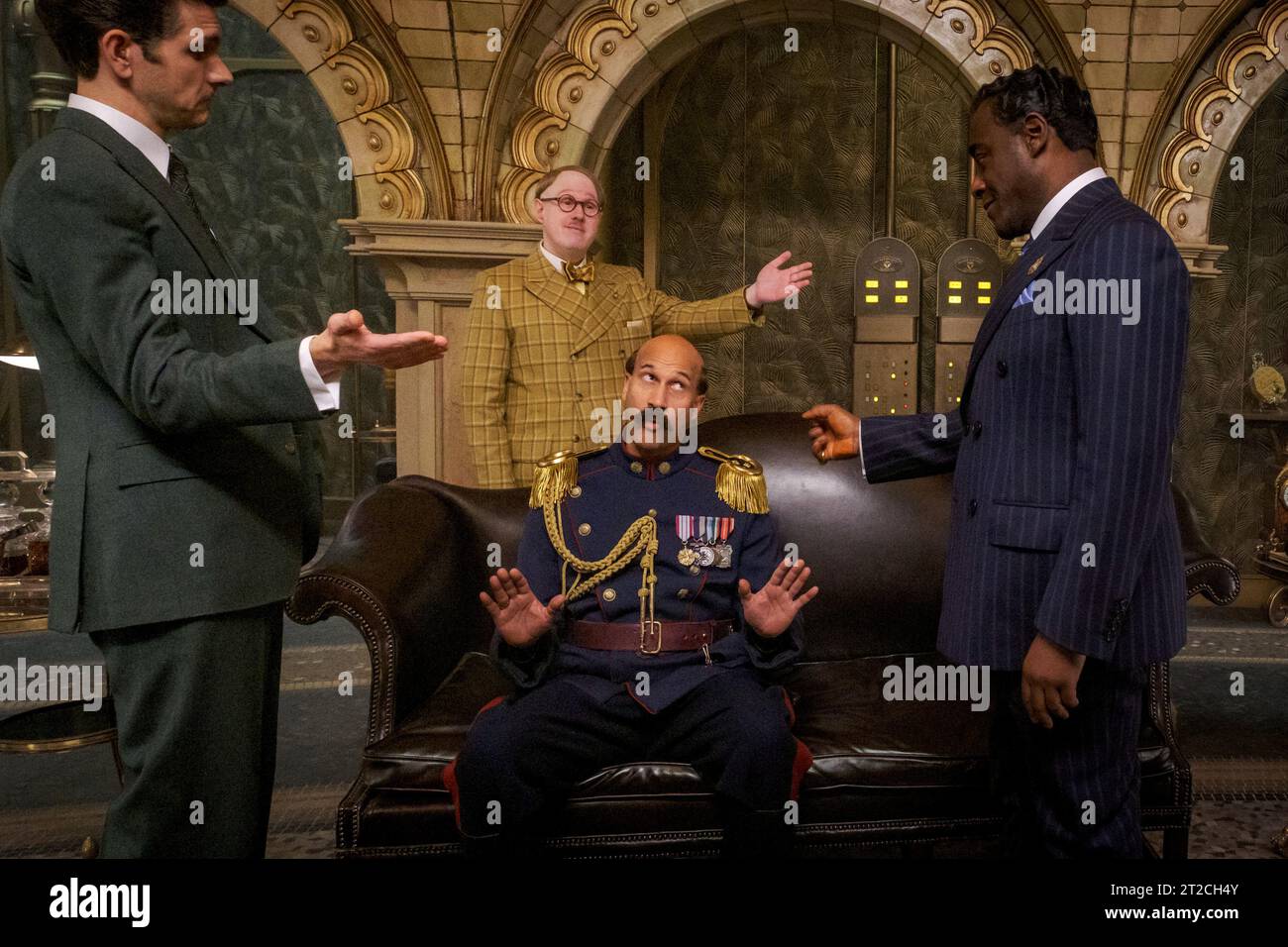 ERSCHEINUNGSDATUM: 15. Dezember 2023. TITEL: Wonka. STUDIO: Warner Bros. REGIE: Paul King. HANDLUNG: Die Geschichte konzentriert sich speziell auf den jungen Willy Wonka und wie er die Oompa-Loompas auf einem seiner frühesten Abenteuer kennenlernte. DIE HAUPTROLLEN SIND KEEGAN MICHAEL KEY, MATHEW BAYNTON, MATT LUCAS UND PATERSON JOSEPH. (Credit Image: © Warner Bros/Entertainment Pictures/ZUMAPRESS.com) NUR REDAKTIONELLE VERWENDUNG! Nicht für kommerzielle ZWECKE! Stockfoto