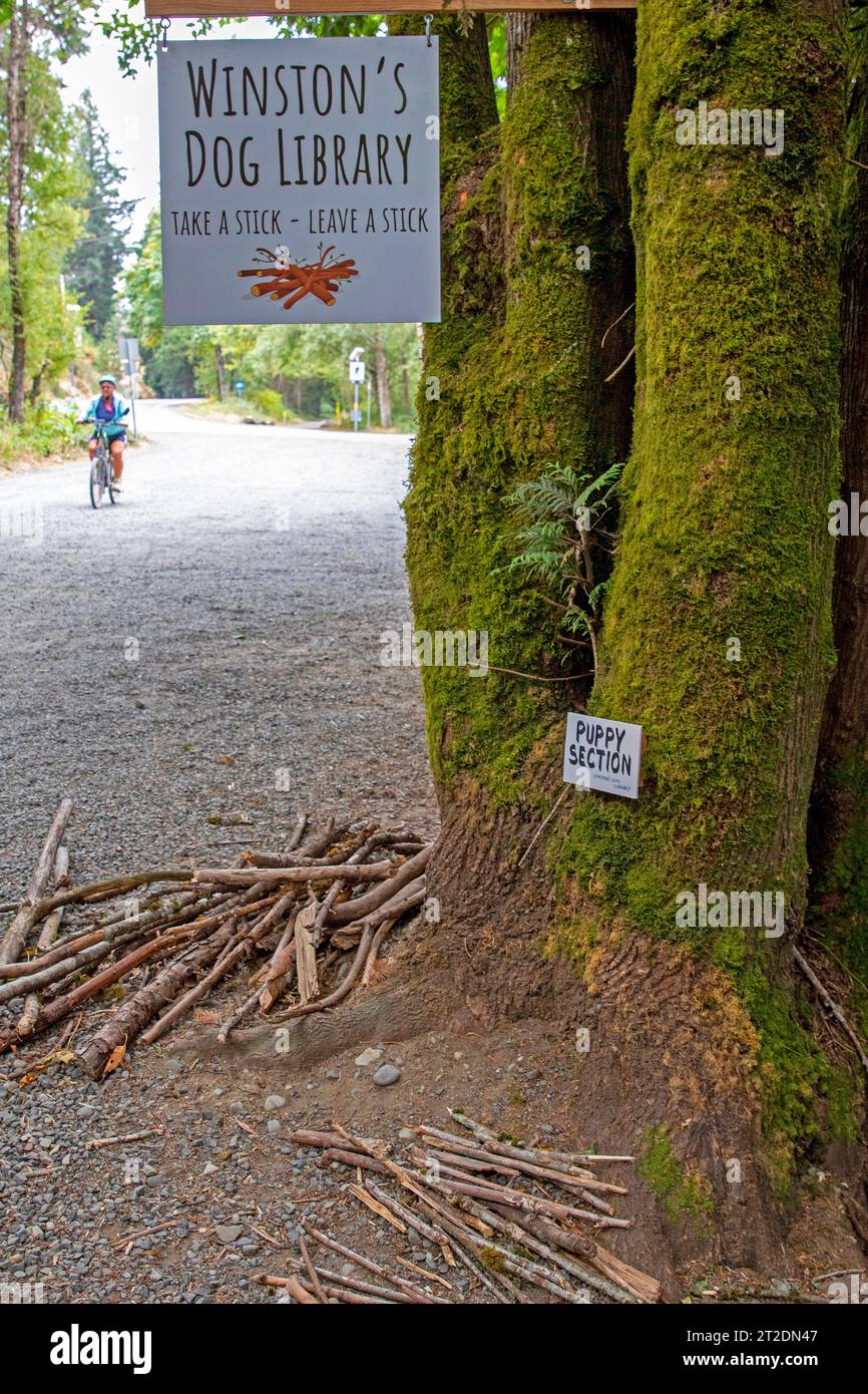 Bücherei für Hunde auf dem Galloping Goose Trail auf Vancouver Island Stockfoto