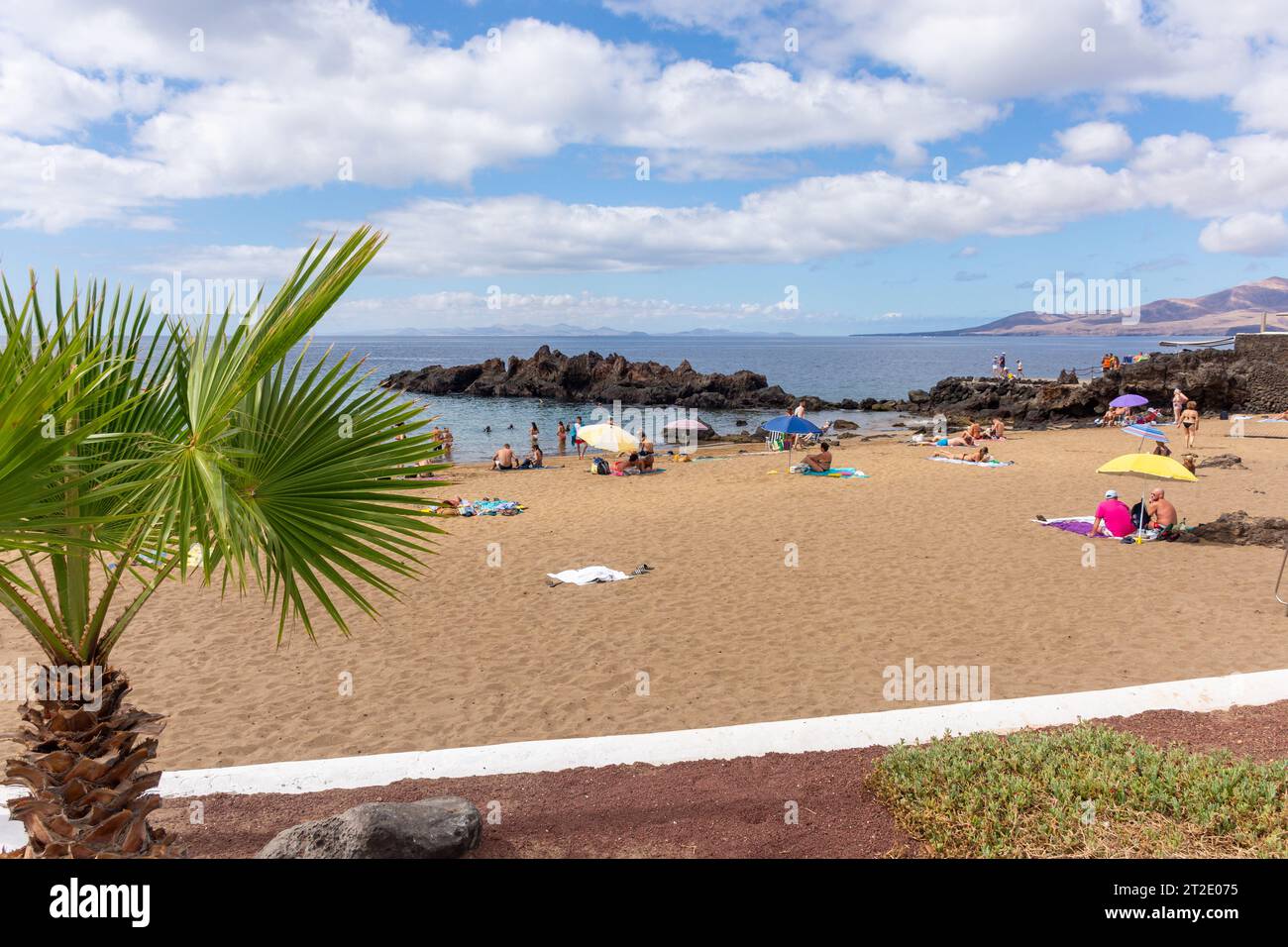 Blick auf den Strand, Playa Chica, Puerto del Carmen, Lanzarote, Kanarische Inseln, Königreich Spanien Stockfoto
