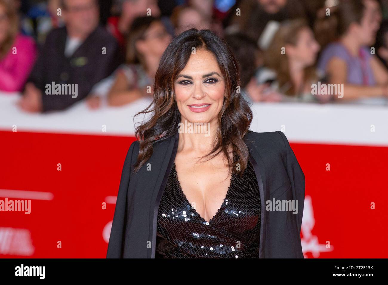 18. Oktober 2023, Rom, Italien: Die Schauspielerin Maria Grazia Cucinotta nimmt am 18. Oktober 2023 am roten Teppich des Eröffnungsnacht der 18. Ausgabe des Filmfestivals in Rom Teil (Foto: © Matteo Nardone/Pacific Press via ZUMA Press Wire). Nicht für kommerzielle ZWECKE! Stockfoto