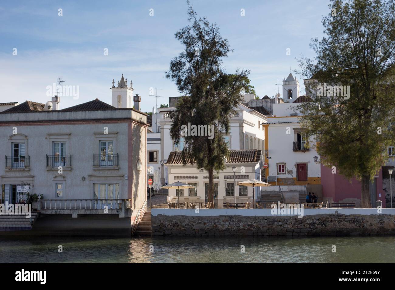 Blick auf Tavira mit Fluss Gilao, Algarve, Portugal, Europa Stockfoto
