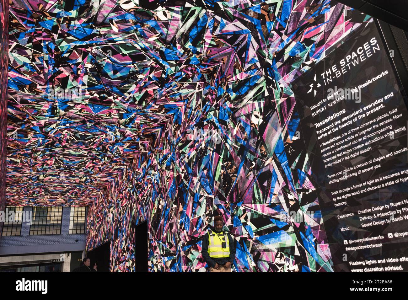 Rupert Newman's The Spaces in-Between, Charing Cross Road, London, WC2, England, GROSSBRITANNIEN Stockfoto
