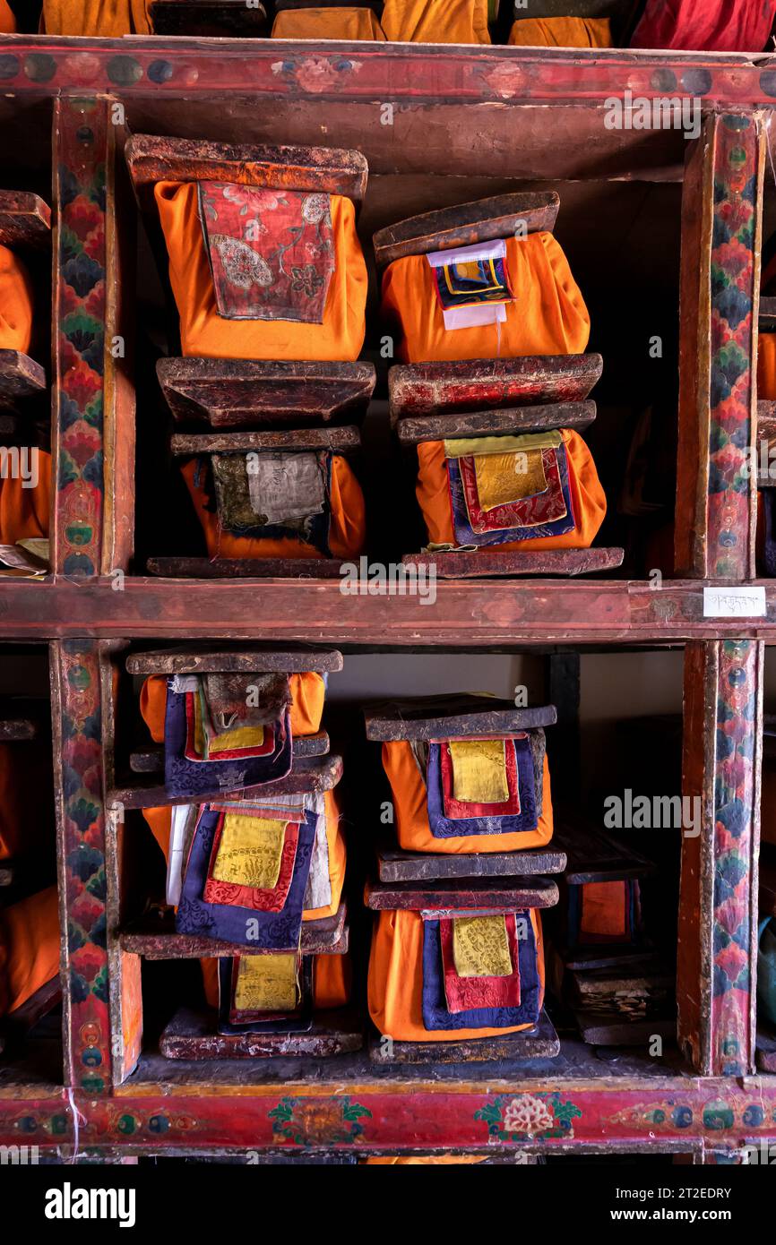 Buddhistische Gebetsschriften, Chemrey Gompa (Kloster), Ladakh, Indien Stockfoto