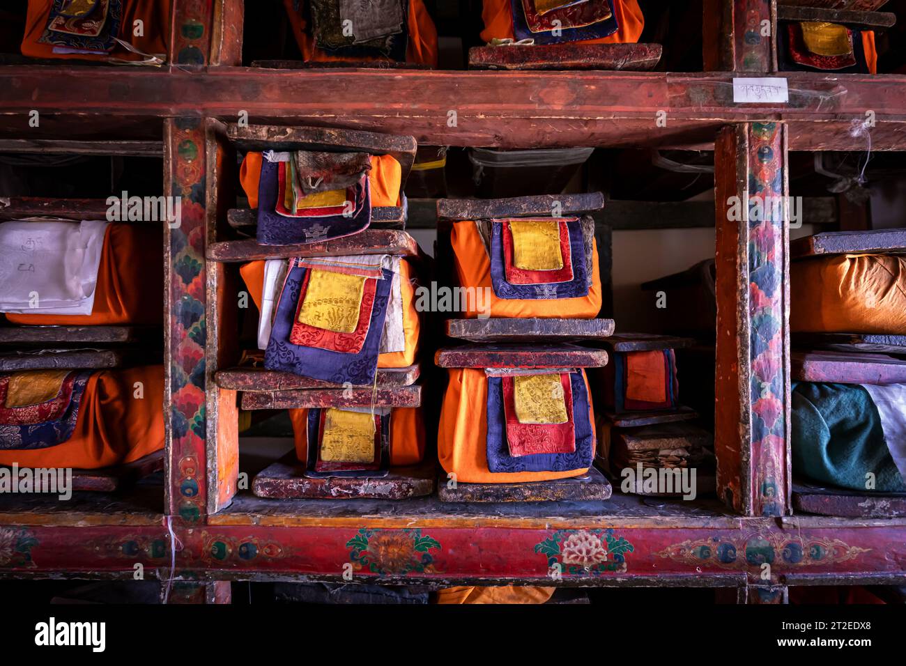 Buddhistische Gebetsschriften, Chemrey Gompa (Kloster), Ladakh, Indien Stockfoto
