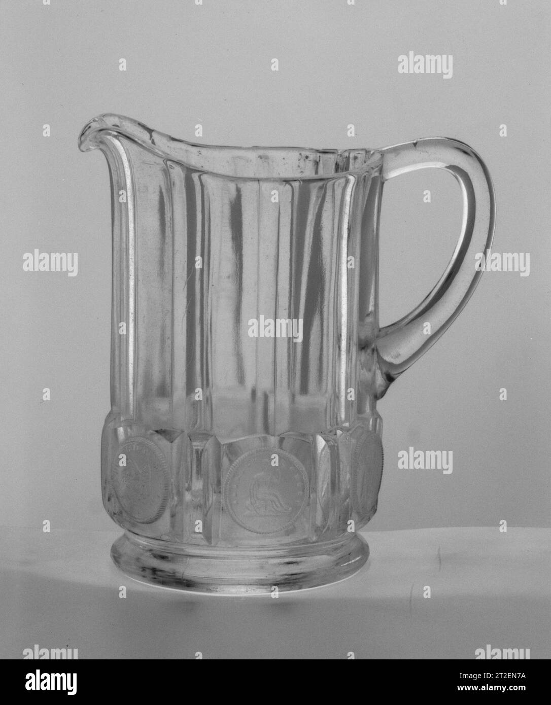 Creamer Central Glass Company American 1891–92 mehr anzeigen. Sahne. Amerikanisch. 1891-92. Gepresstes Glas. Hergestellt in Wheeling, West Virginia, USA Stockfoto