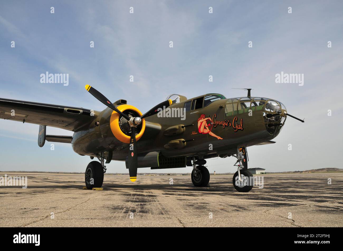 Ein B-25 Mitchell Bomber, Georgie's Gal, mit Nasenart. Stockfoto