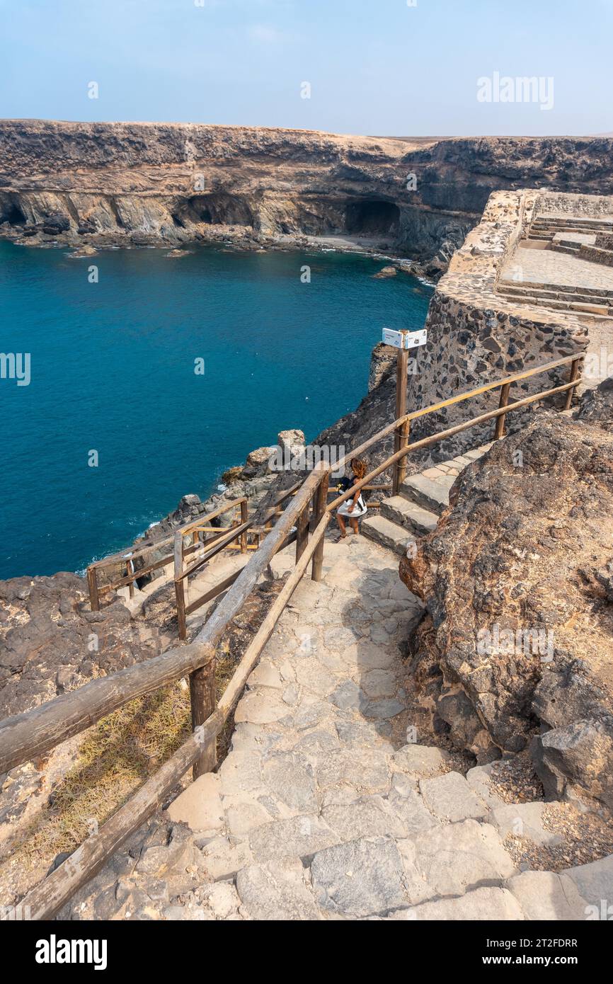 Treppen auf dem Weg zu den Höhlen von Ajuy, Pajara, Westküste der Insel Fuerteventura, Kanarische Inseln. Spanien Stockfoto