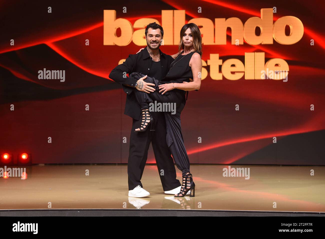 Fotoruf Tanz mit den Stars Angelo Madonia, Paola Perego während des Fotorufs der Sendung Tanz mit den Stars im Auditorium Rai del foro italico. Rom Italien, 19. Oktober 2023. Imago-images/Emmefoto Copyright: XImago-images/Emmefotox Stockfoto