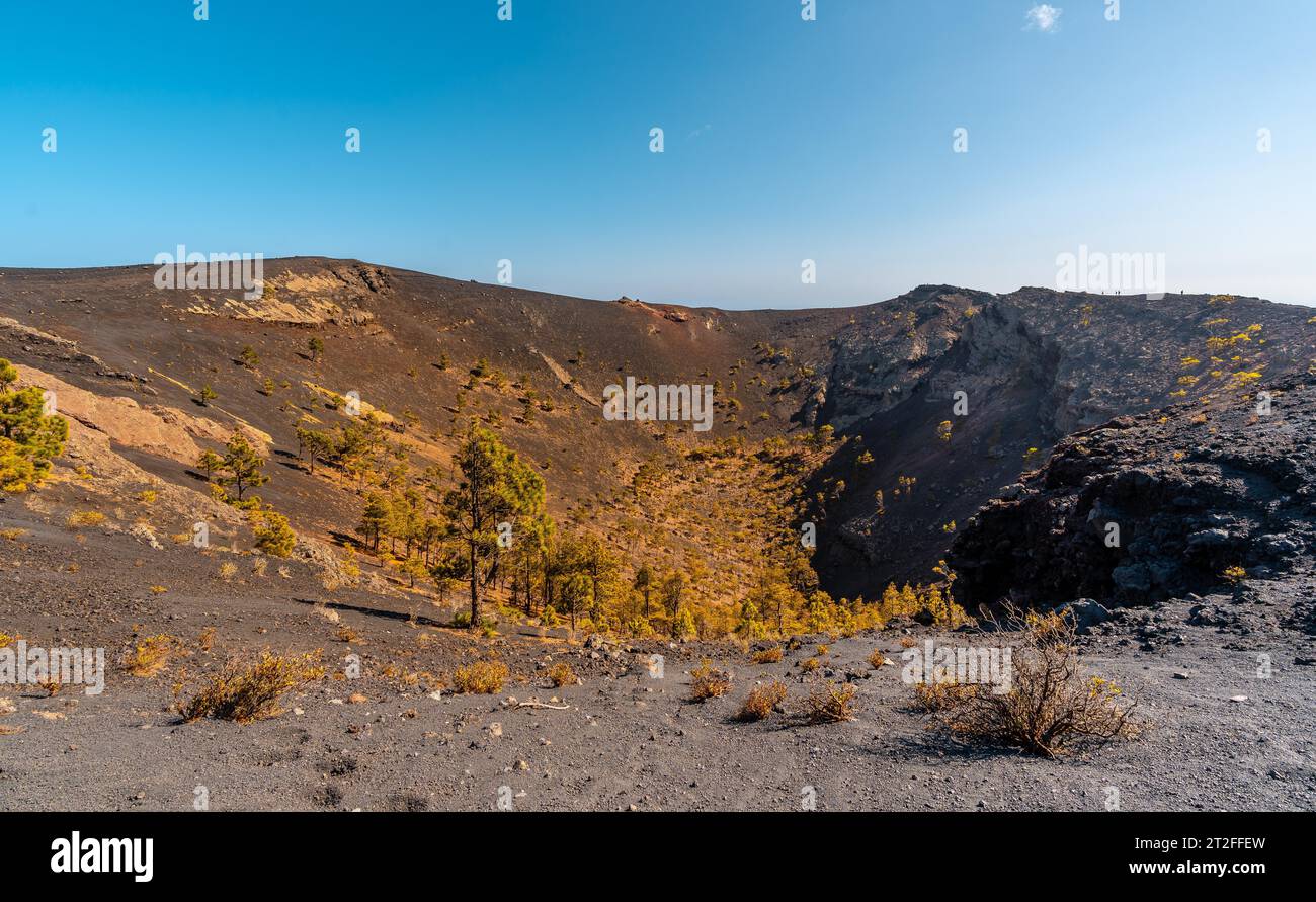 Der Weg erreicht den Krater des Vulkans Teneguia von der Route der Vulkane, La Palma Insel, Kanarischen Inseln. Spanien Stockfoto