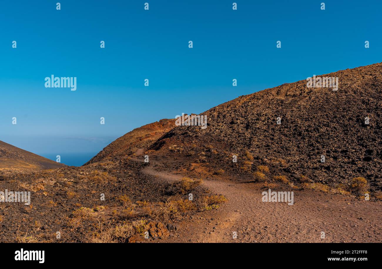 Der Weg erreicht den Krater des Vulkans Teneguia von der Route der Vulkane, La Palma Insel, Kanarischen Inseln. Spanien Stockfoto