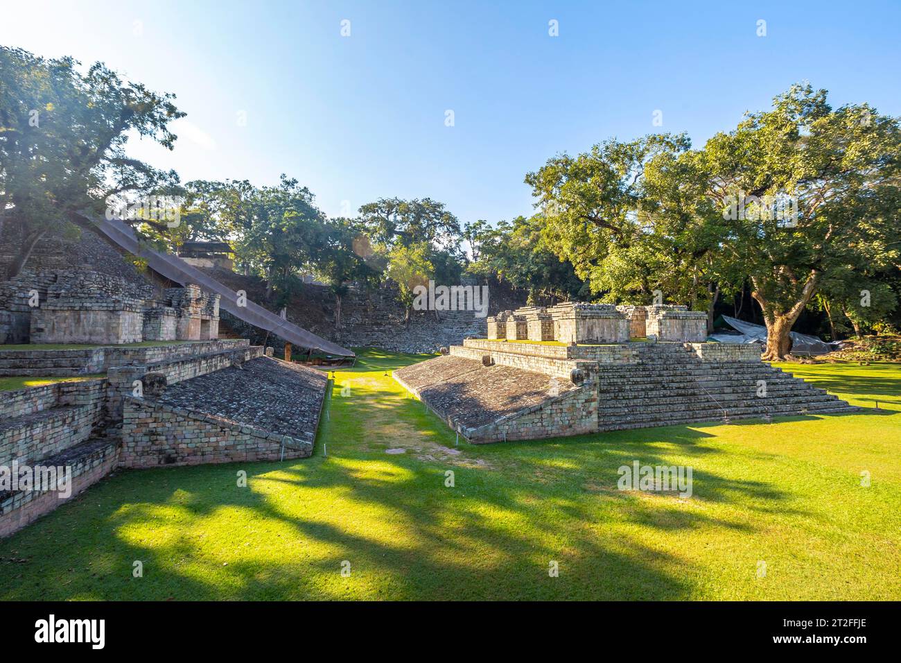 Das Feld des Ballspiels in den Tempeln von Copan Ruinas von oben. Honduras Stockfoto