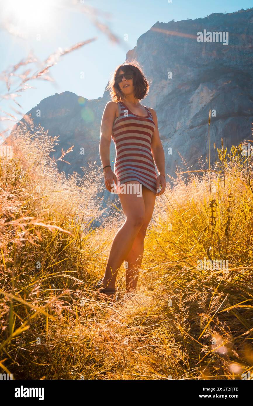 Eine Touritenfrau im Yosemite-Tal. Kalifornien, Usa Stockfoto