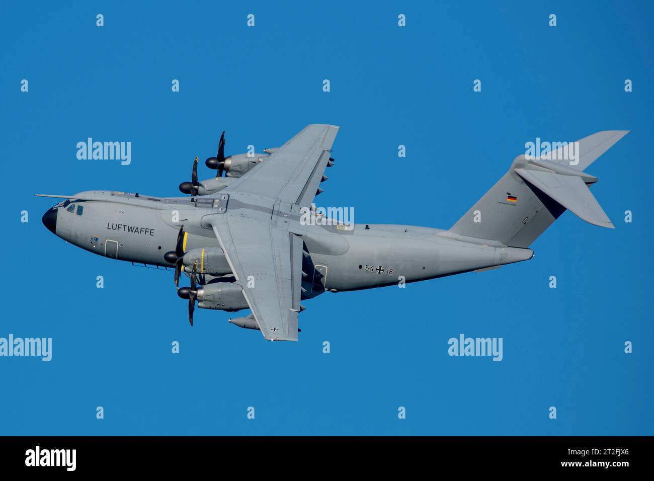 Luftwaffe A400M Atlas im Flug. Stockfoto