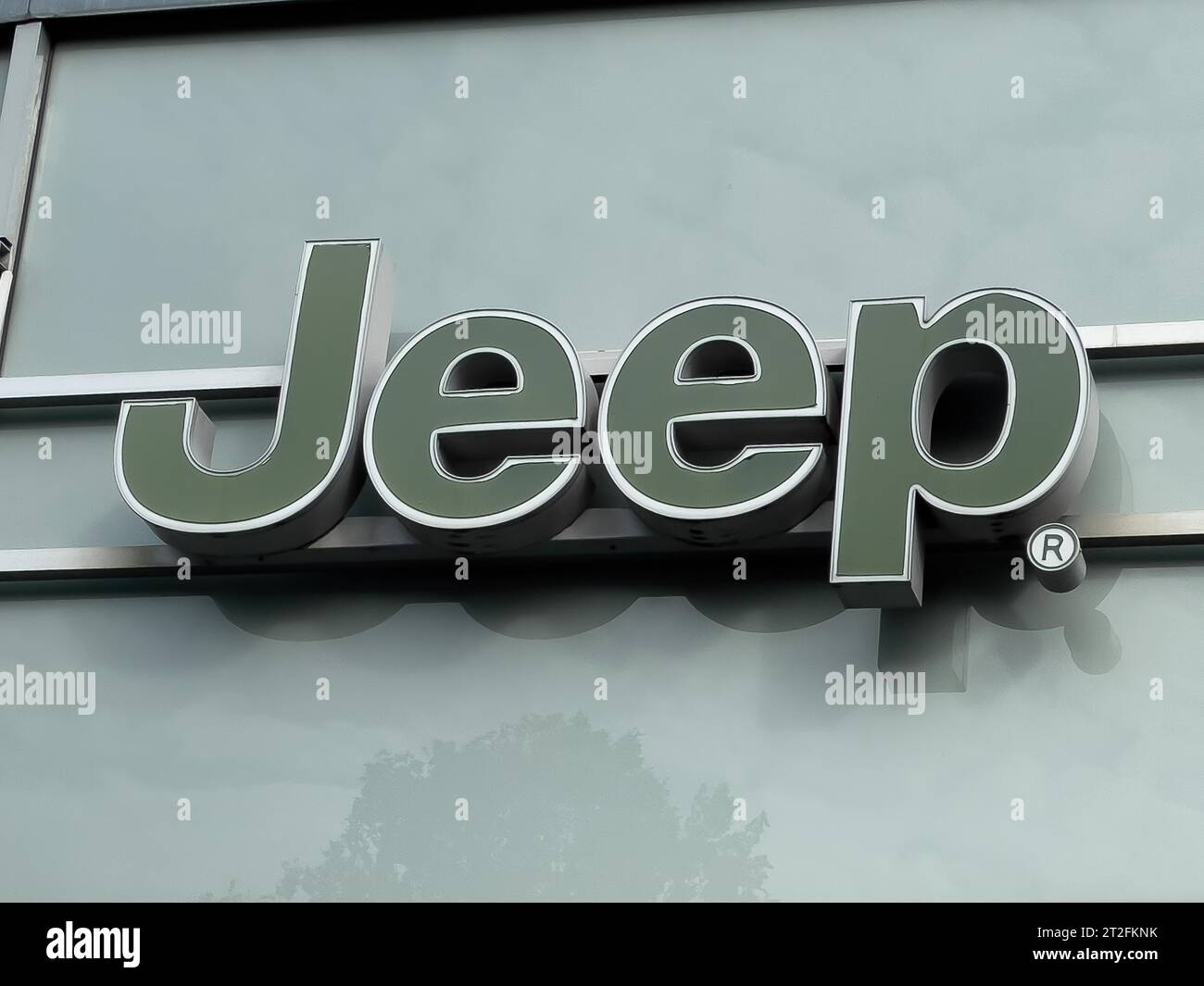 Logo der US-amerikanischen Automobilmarke Jeep unter der Führung des internationalen Unternehmens Stellantis, Deutschland Stockfoto