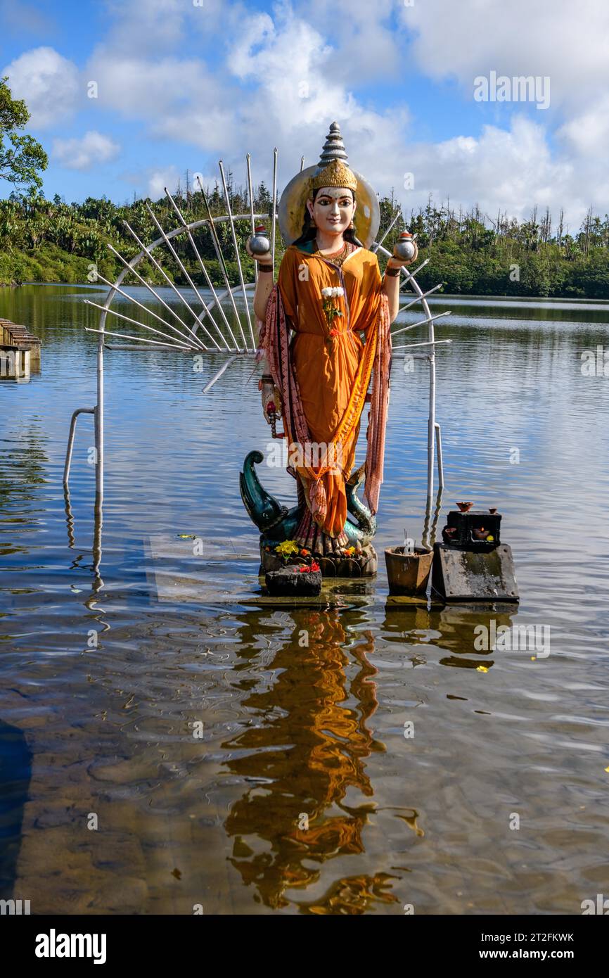 Hindu Göttin Statue Figur Skulptur der Göttin Gottheit Parvati Frau Gemahlin Shakti von Lord Shiva Hindu Mutter Göttin Mutter von Ganesha steht in Stockfoto