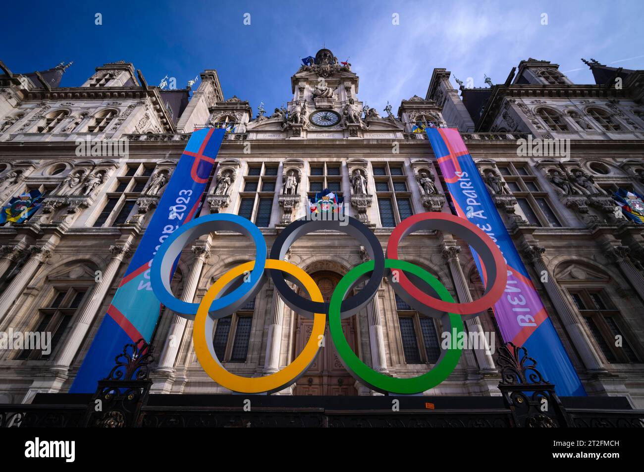 Logo Rugby, Weltmeisterschaft, Weltmeisterschaft 2023, Olympische Ringe, Olympische Spiele, Logo, anlässlich der Olympischen Spiele 2024 in Paris, Rathaus, Hotel de Ville Stockfoto