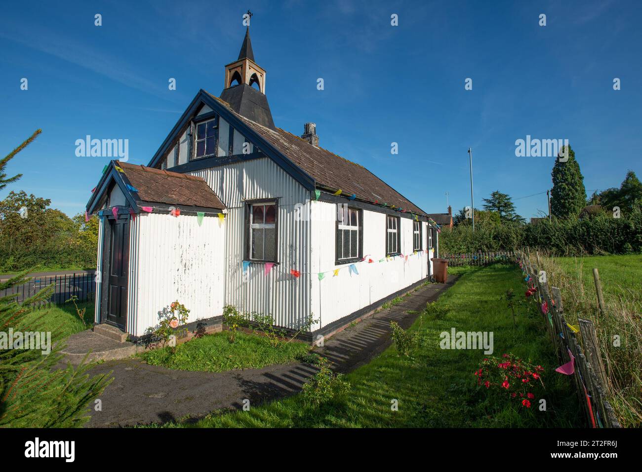 St. Augustine's Church, Stubby Lane, Draycott-in-the-Clay, Staffordshire, Großbritannien. Sie wurde im späten C aus Wellblech auf einem Gussmetallrahmen gebaut Stockfoto