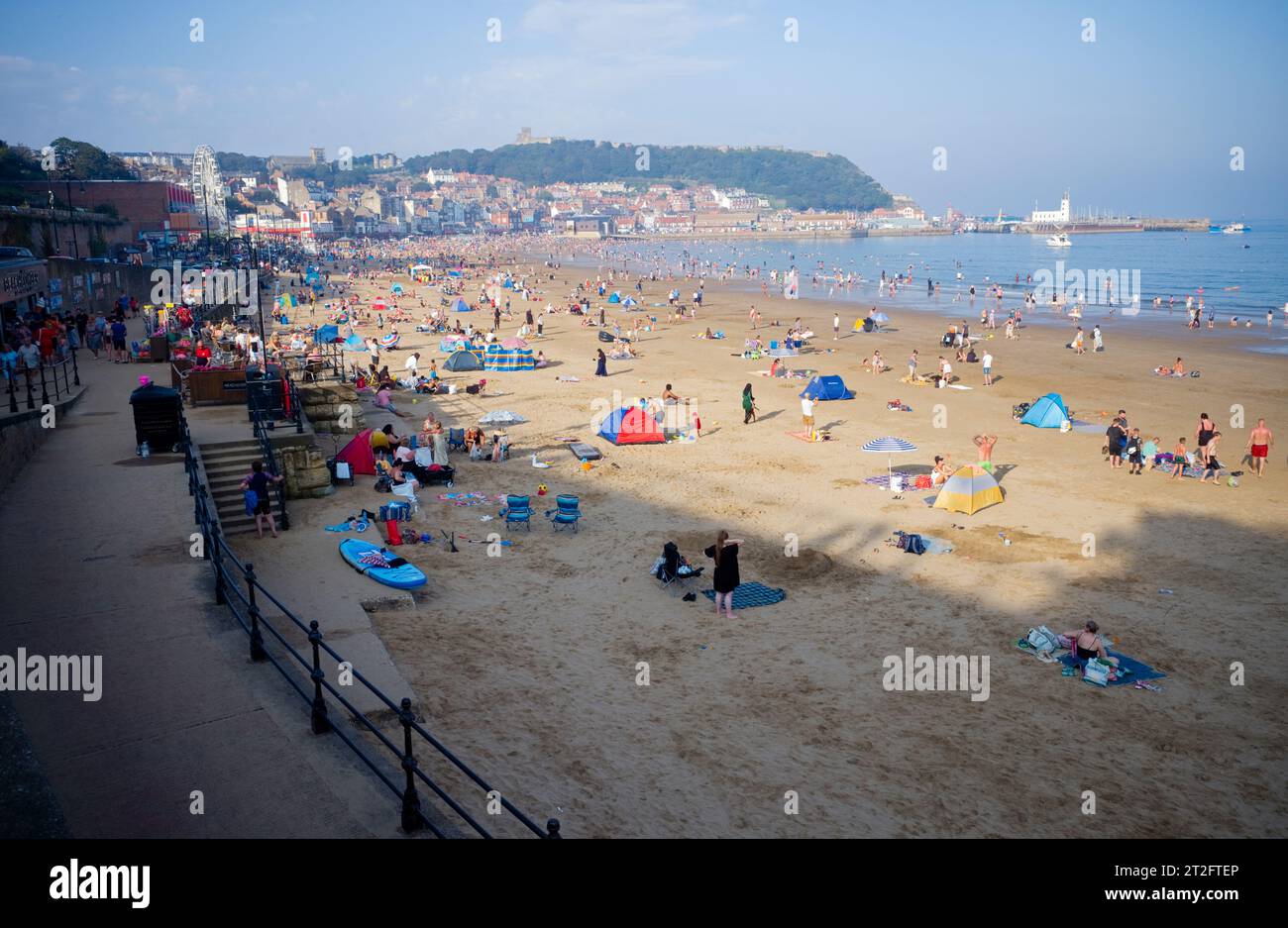 Scarborough South Bay an einem Feiertag im August Stockfoto