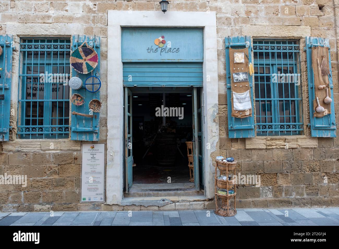 Dekoriertes Geschäft vor der Altstadt von Paphos, Paphos, Zypern. Stockfoto