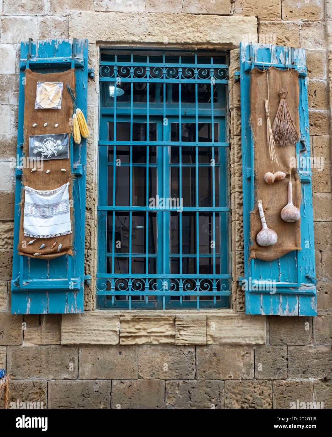 Dekoriertes Geschäft vor der Altstadt von Paphos, Paphos, Zypern. Stockfoto