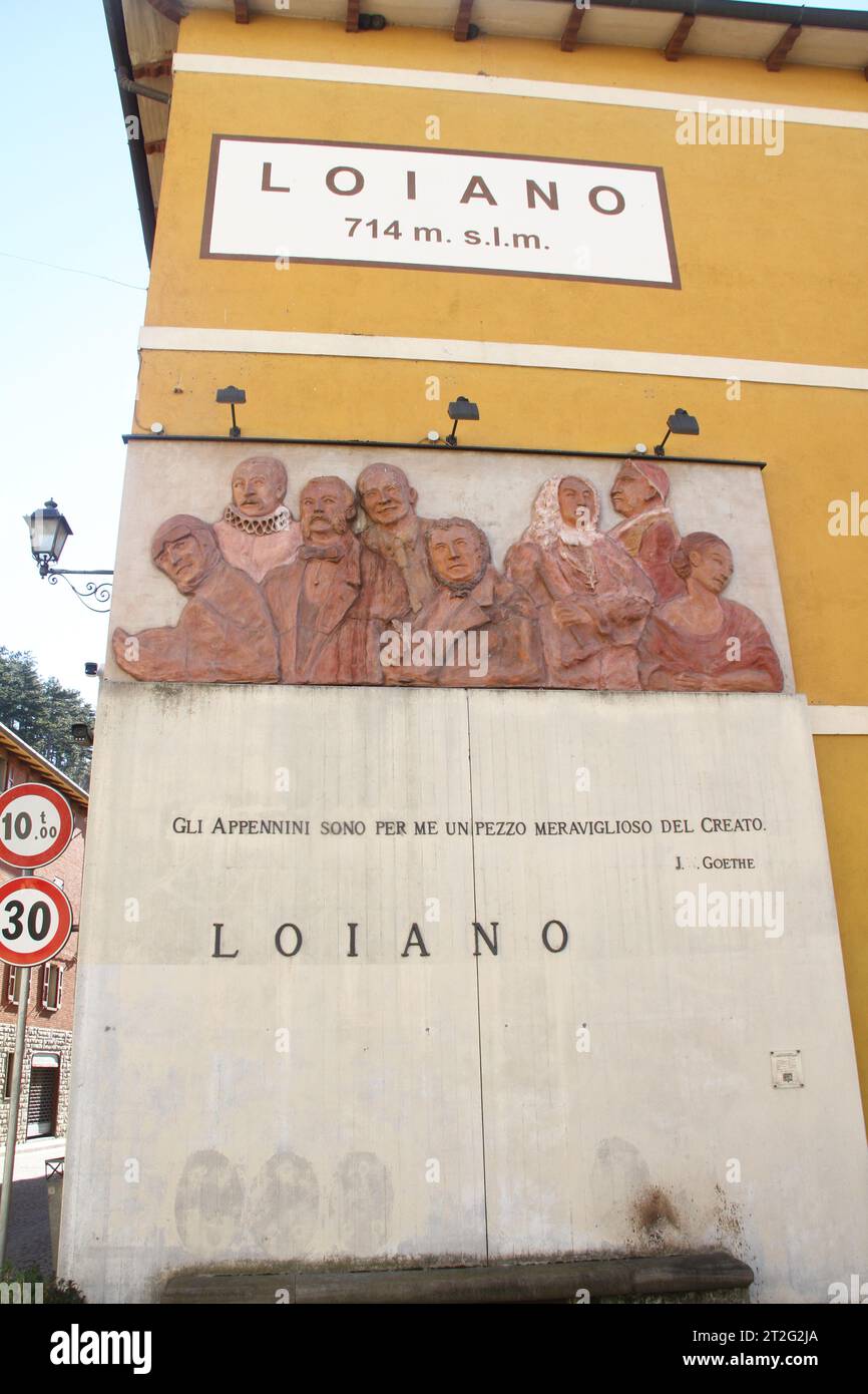 „Die Mauer der Reisenden“ in Loiano, Italien Stockfoto