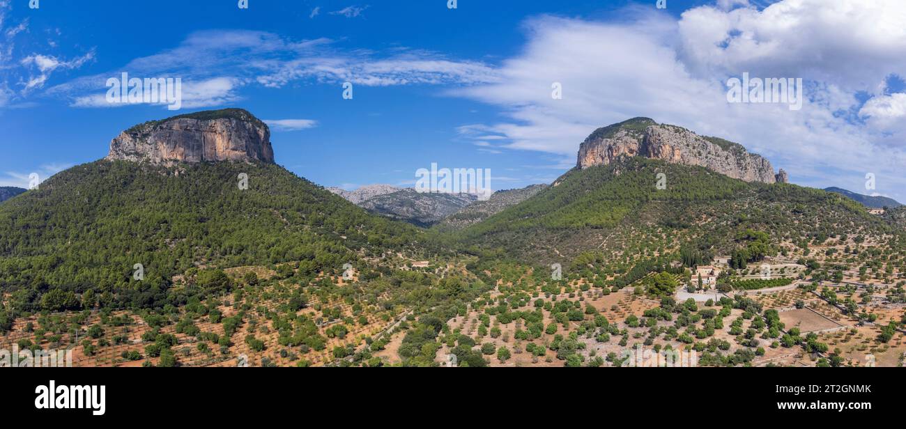 Puig del Castell d'Alaró 822 m und Puig d'Alcadena 817 m, Alaro, Mallorca, Balearen, Spanien Stockfoto