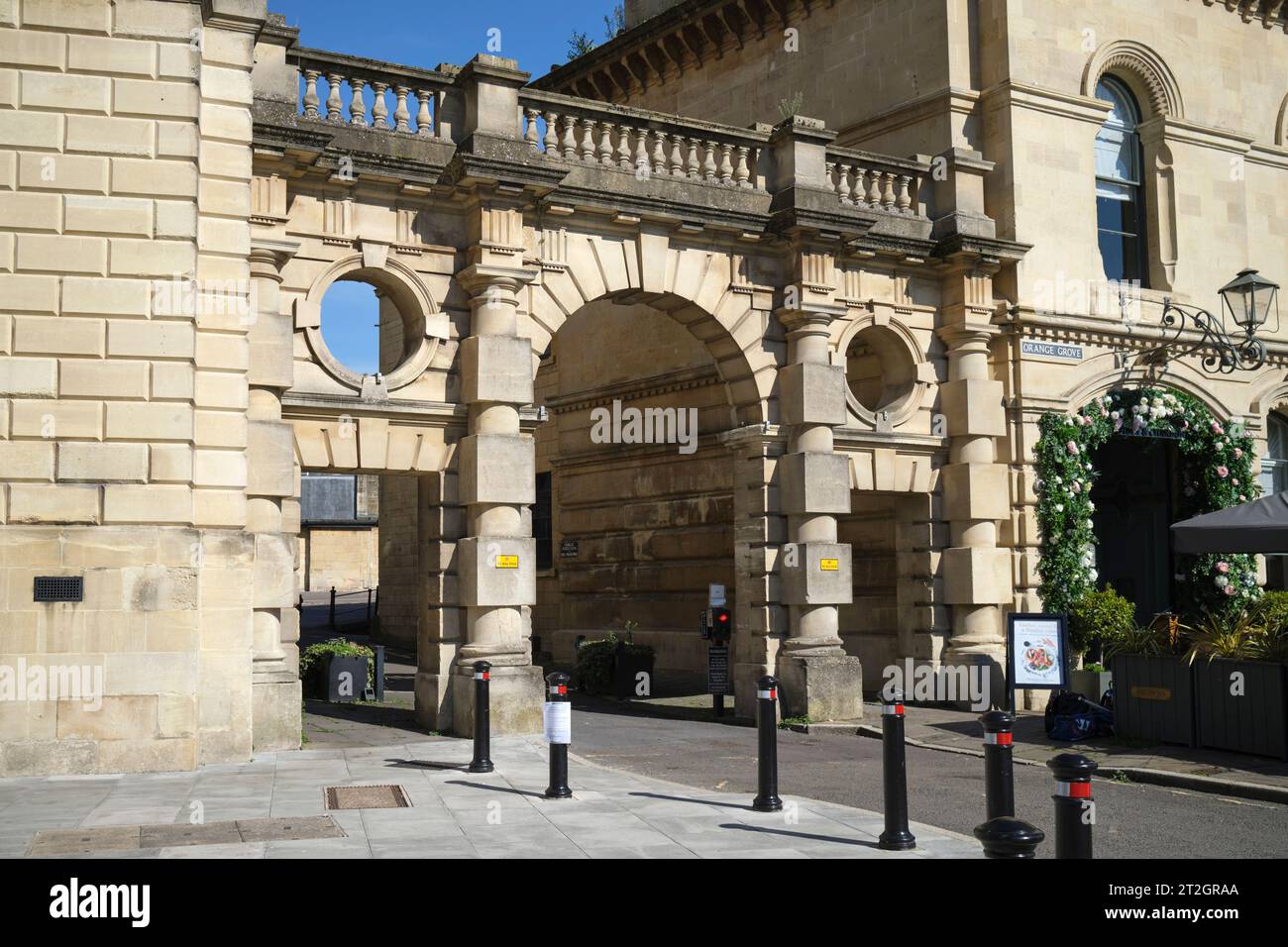 Guildhall Carriage Archway Orange Grove Bath Somerset England UK Stockfoto