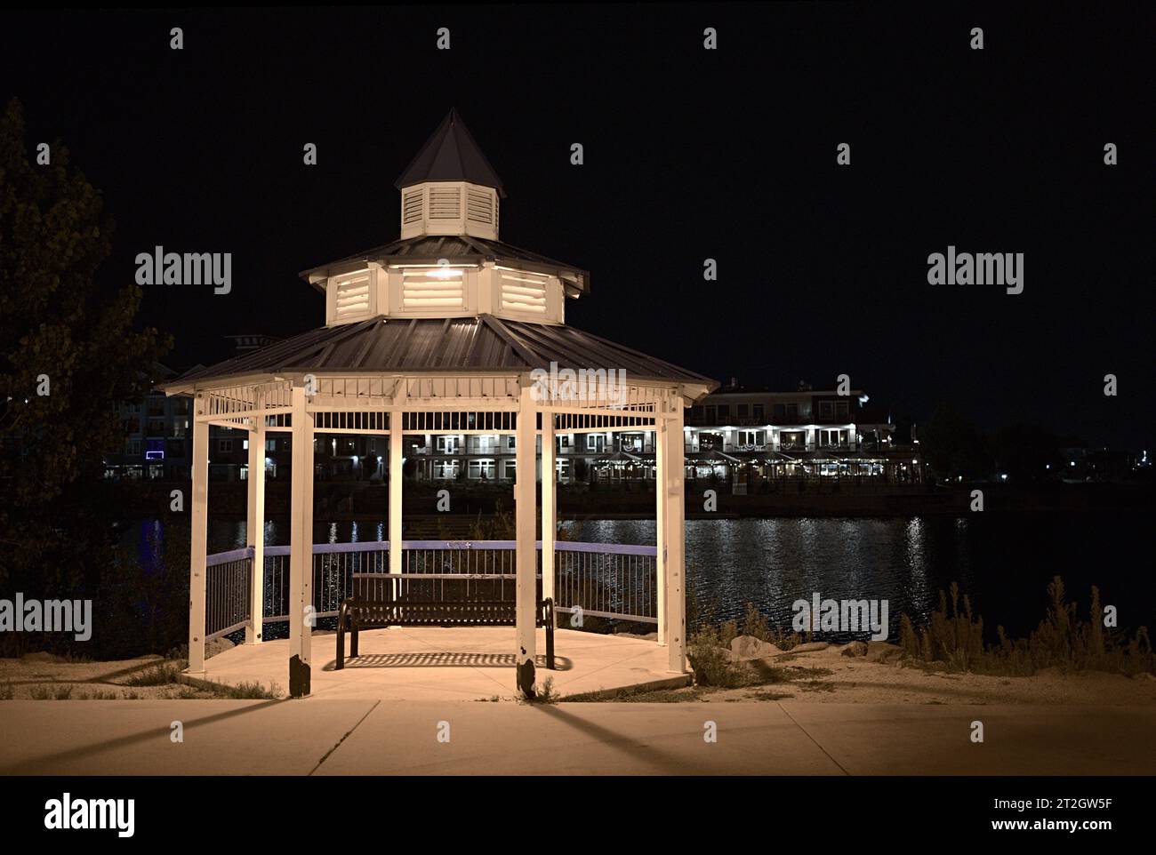 Weißer Pavillon in der Nacht in der Nähe von Reno, NV Stockfoto