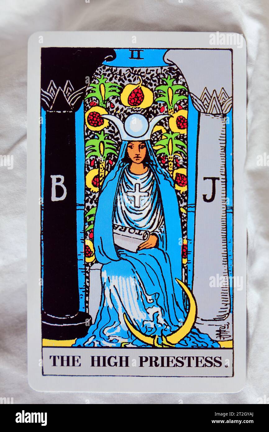 Tarotkarte hohepriesterin Fotos und Bildmaterial in hoher Auflösung Alamy