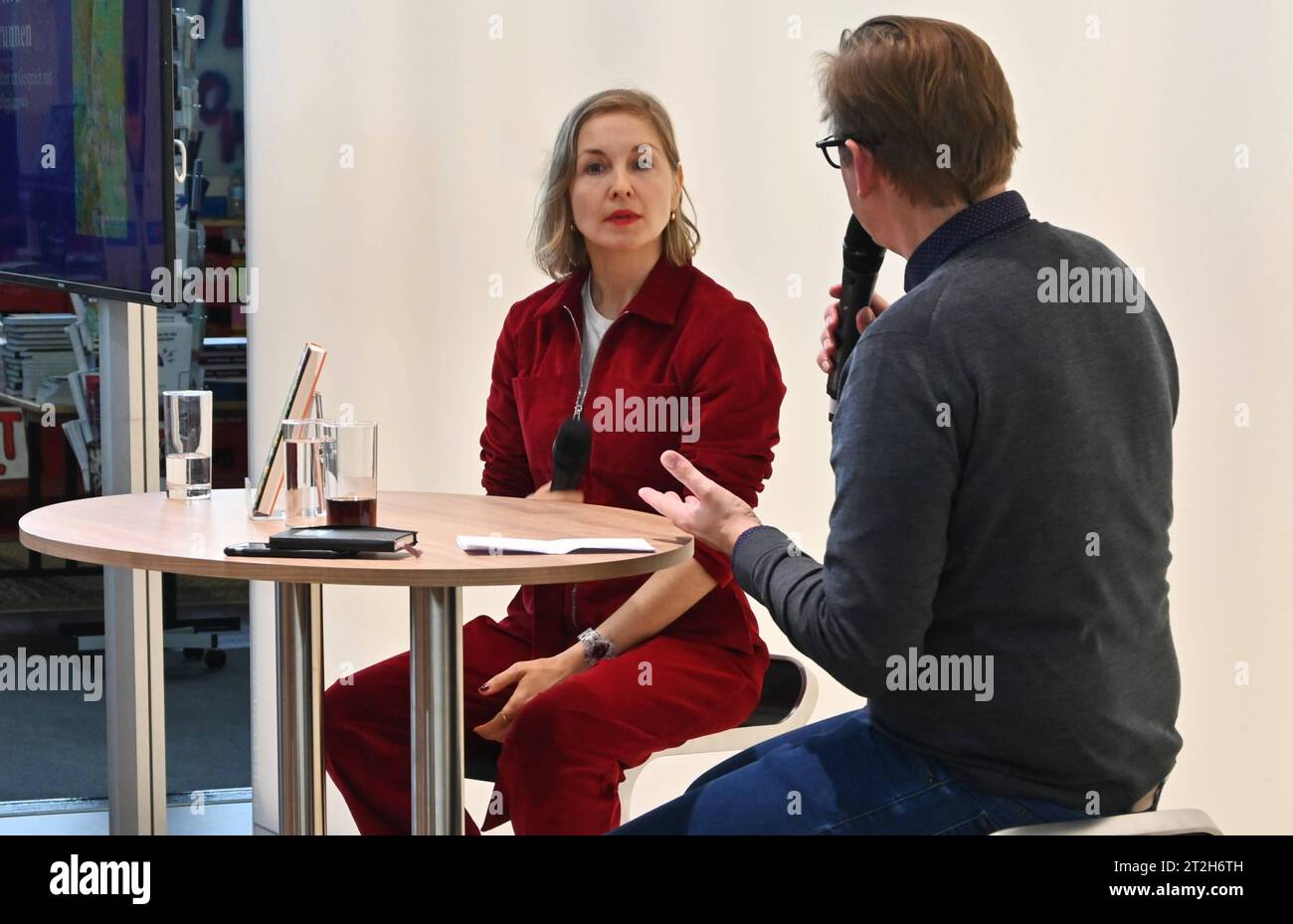 Velezheva yalangoch fotosurat