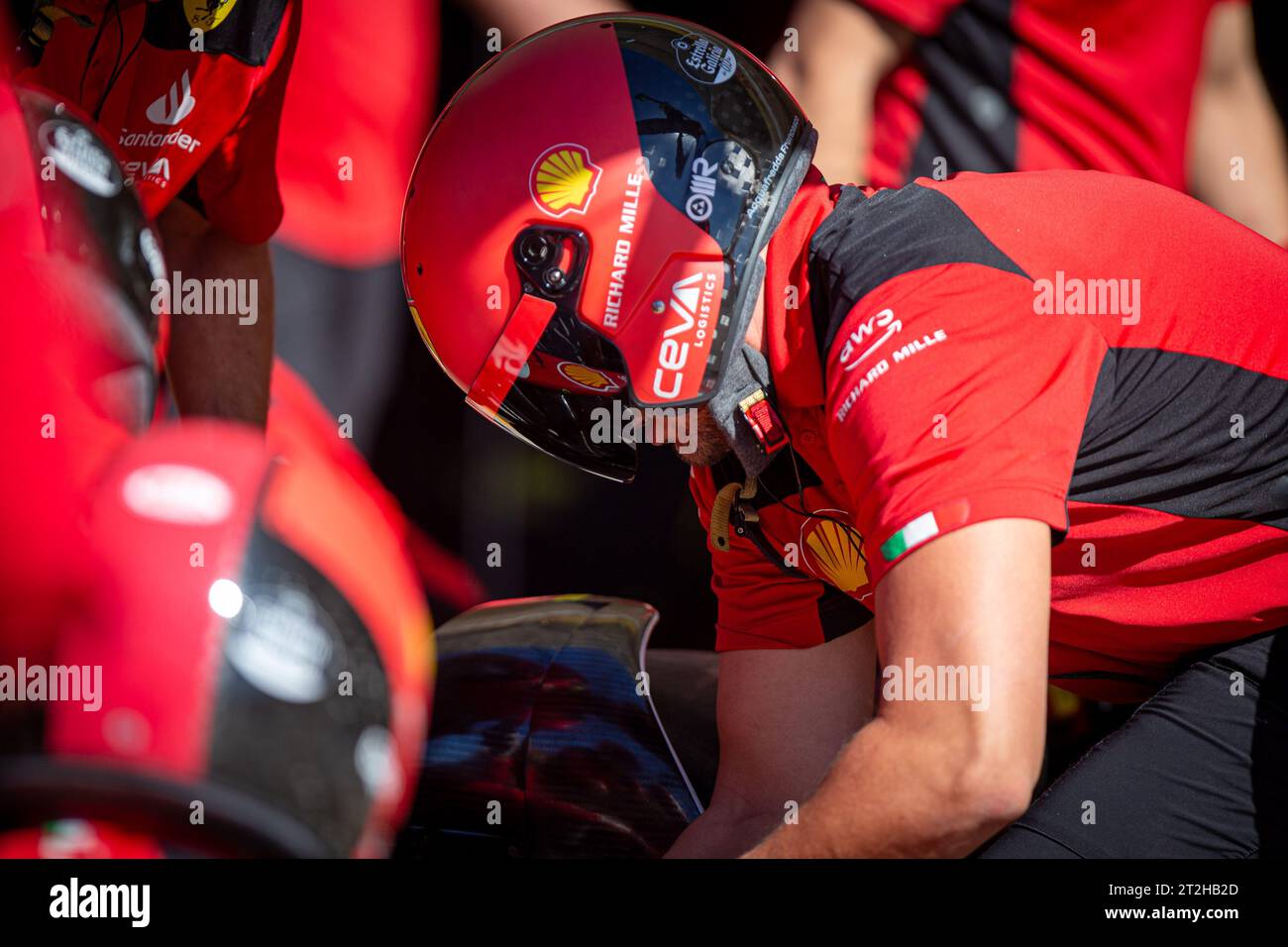 Scuderia Ferrari Boxenstopp Crew während FORMEL 1 LENOVO UNITED STATES GRAND PRIX 2023 - 19. Oktober bis 22. Oktober 2023 Circuit of Americas, Austin, Texas, USA Stockfoto