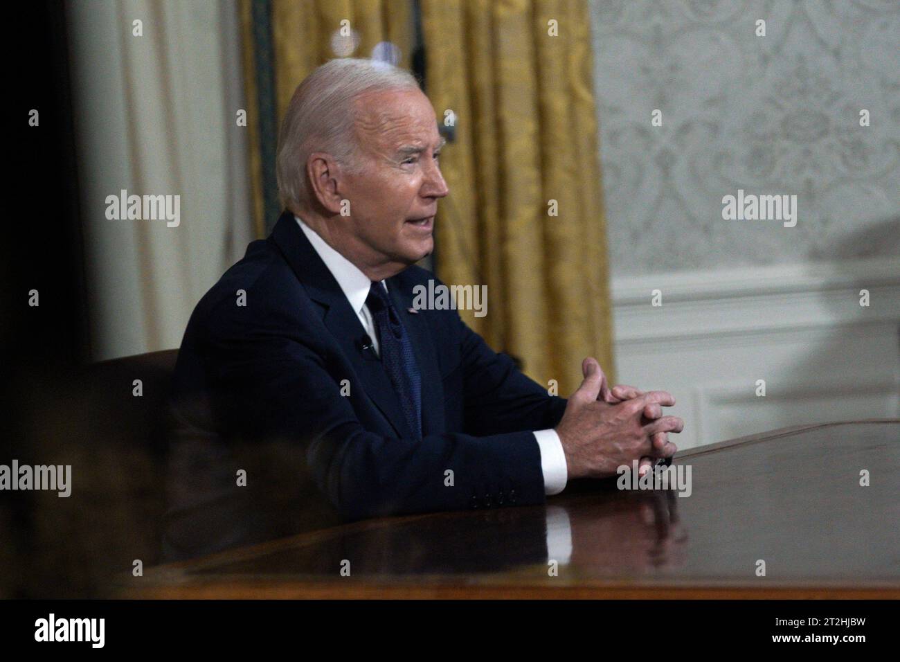 Washington, Usa. Oktober 2023. Präsident Joe Biden hält am Donnerstag, den 19. Oktober 2023, eine Hauptansprache an die Nation über seine Herangehensweisen an den Konflikt zwischen Israel und der Hamas, humanitäre Hilfe in Gaza und die fortgesetzte Unterstützung der Ukraine in ihrem Krieg mit Russland, vom Oval Office des Weißen Hauses in Washington, DC. Foto: Yuri Gripas/UPI Credit: UPI/Alamy Live News Stockfoto