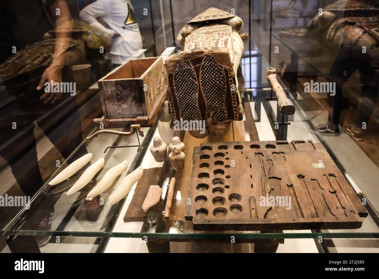Louvre Museum. Ägyptische Mumie im Louvre, Paris, Frankreich. Louvre Ägyptische Galerie. Louvre Mumie. Stockfoto
