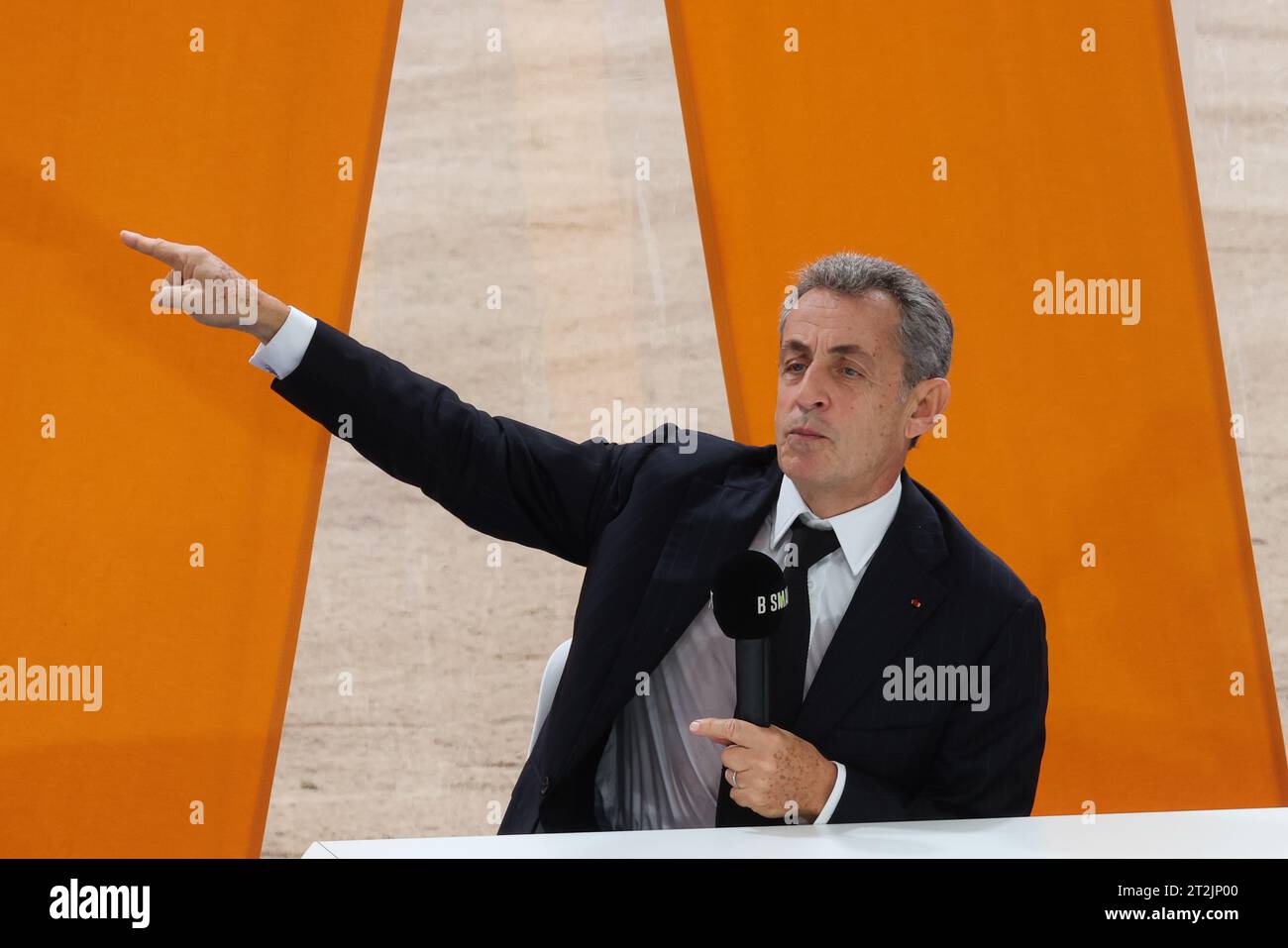 Marseille, Frankreich. Oktober 2023. Sylvain Rostaing/Le Pictorium - Nicolas Sarkozy auf dem Unternehmerforum in Marseille am 19. Oktober 2023 - 19. Oktober 10/2023 - France/Bouches-du-Rhone/Marseille - Nicolas Sarkozy war am Donnerstag, den 19. Oktober 2023 Ehrengast beim Unternehmerforum im Stade Velodrome in Marseille. Quelle: LE PICTORIUM/Alamy Live News Stockfoto