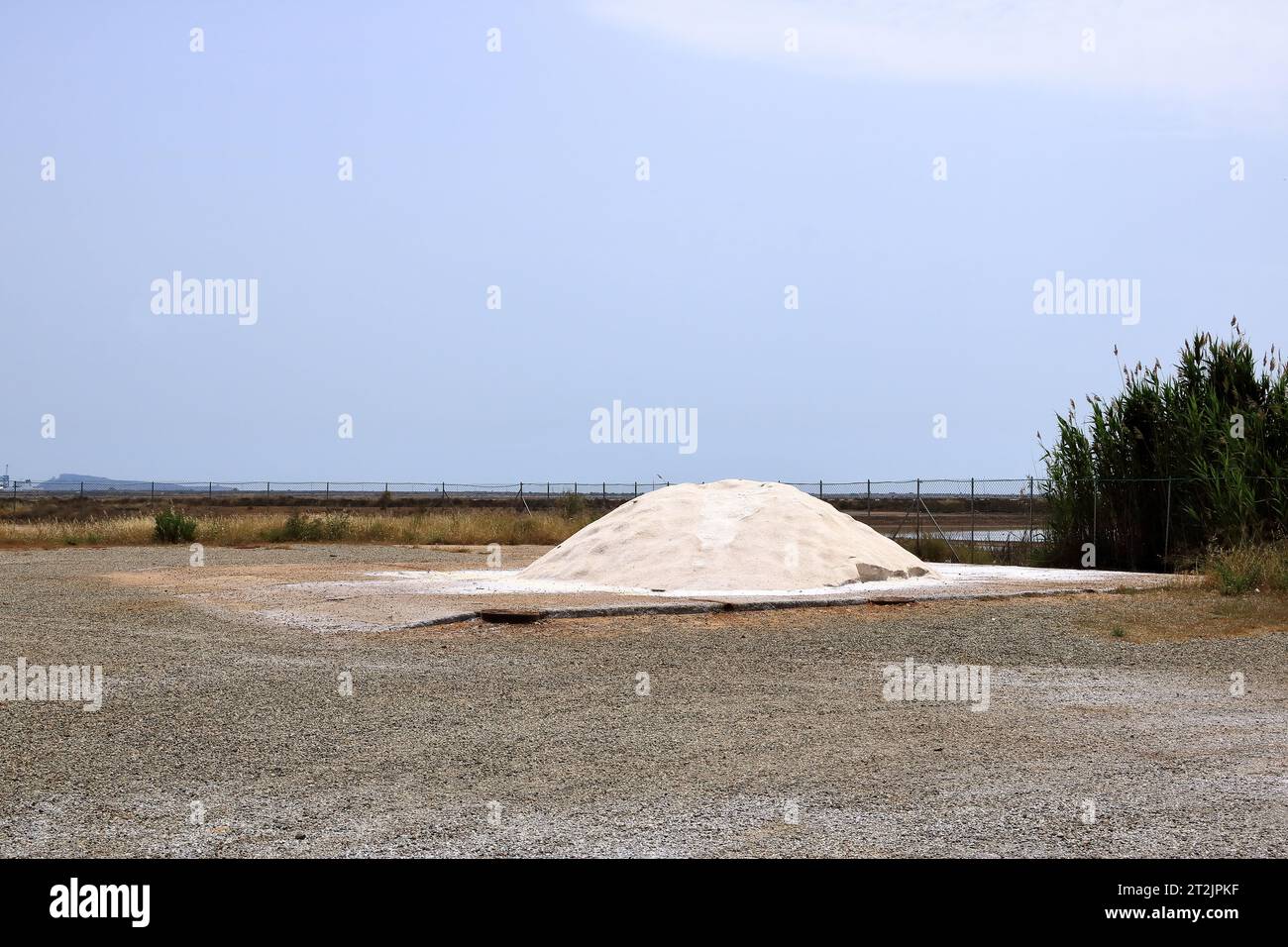 Cagliari: Überblick über die Salzlösung im Molentargius-Regionalpark - Idrovora von Rollo - Sardinien in Italien Stockfoto