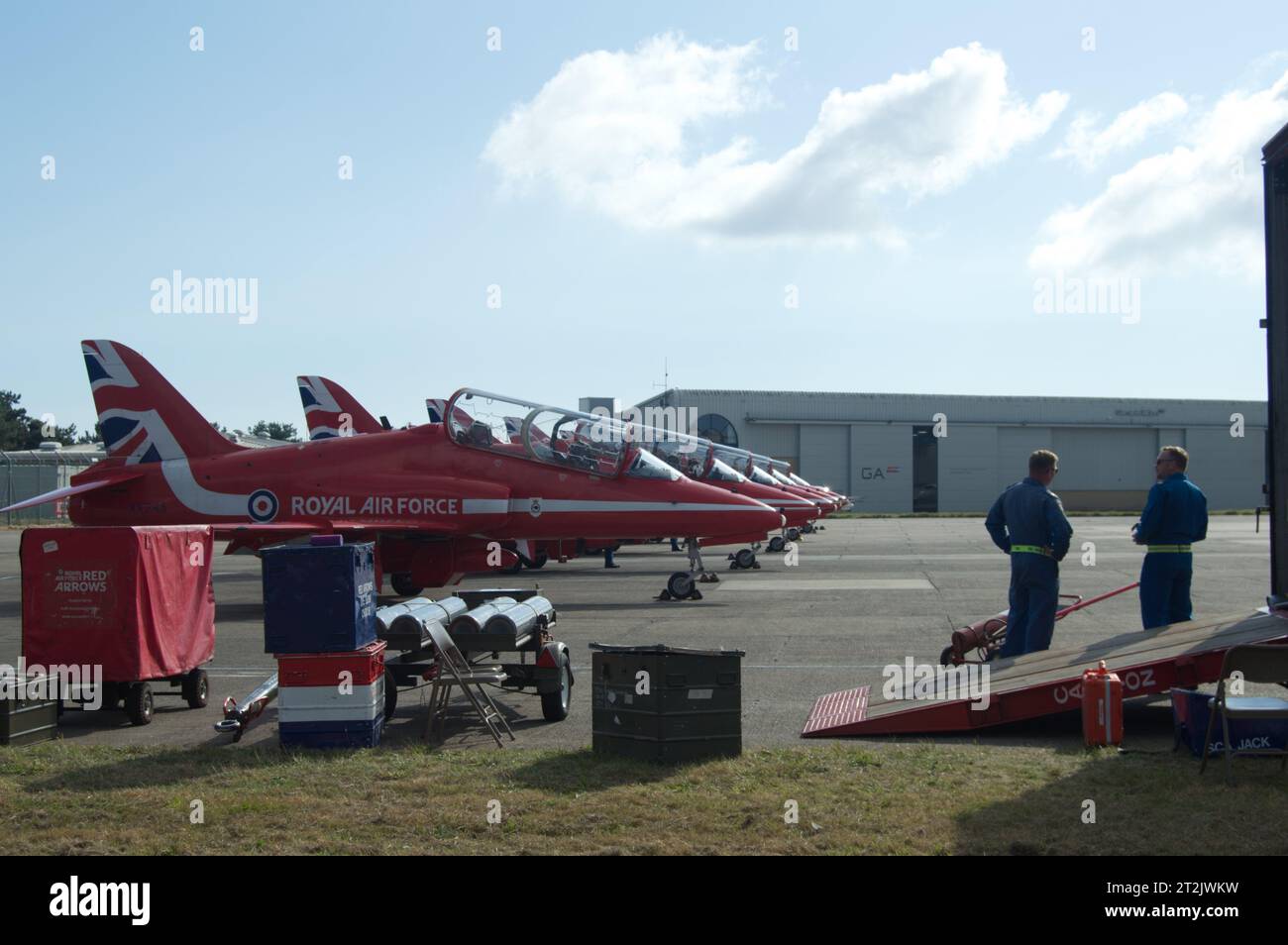 RAF Rote Pfeile vorbereiten vor Jersey International Air Display 2023 Stockfoto